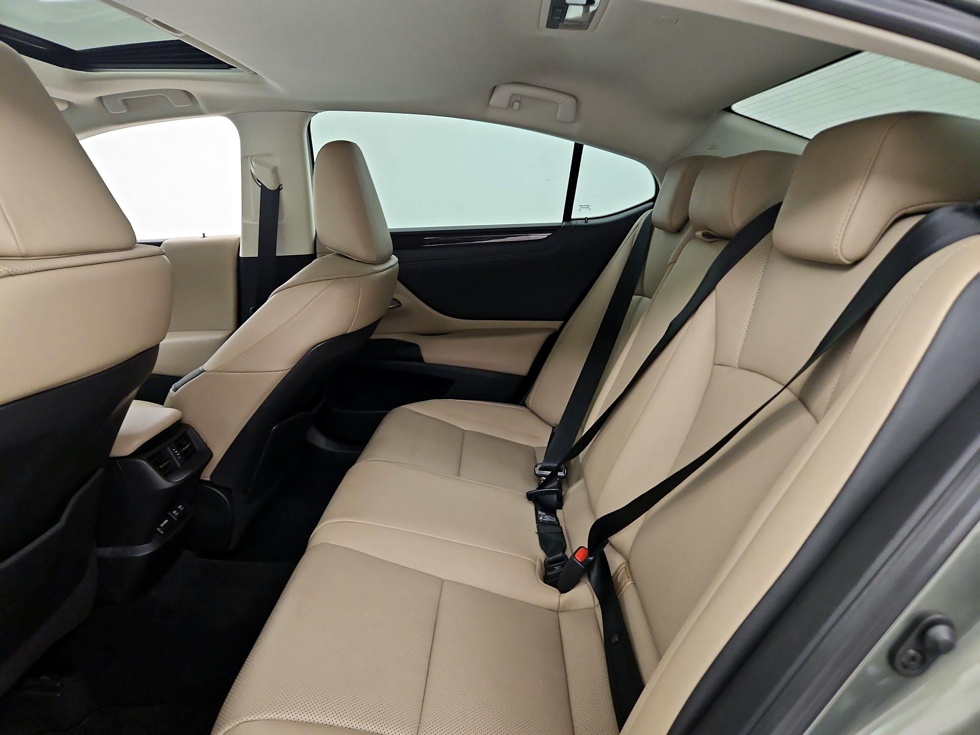 Thumbnail: 2020 Lexus ES - 19