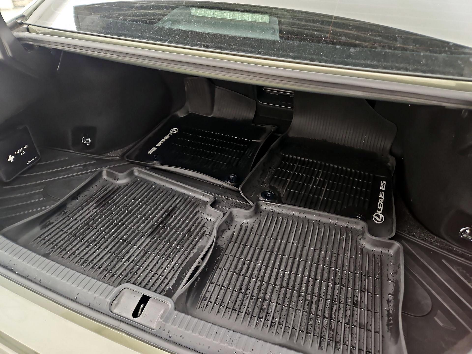 Thumbnail: 2020 Lexus ES - 20