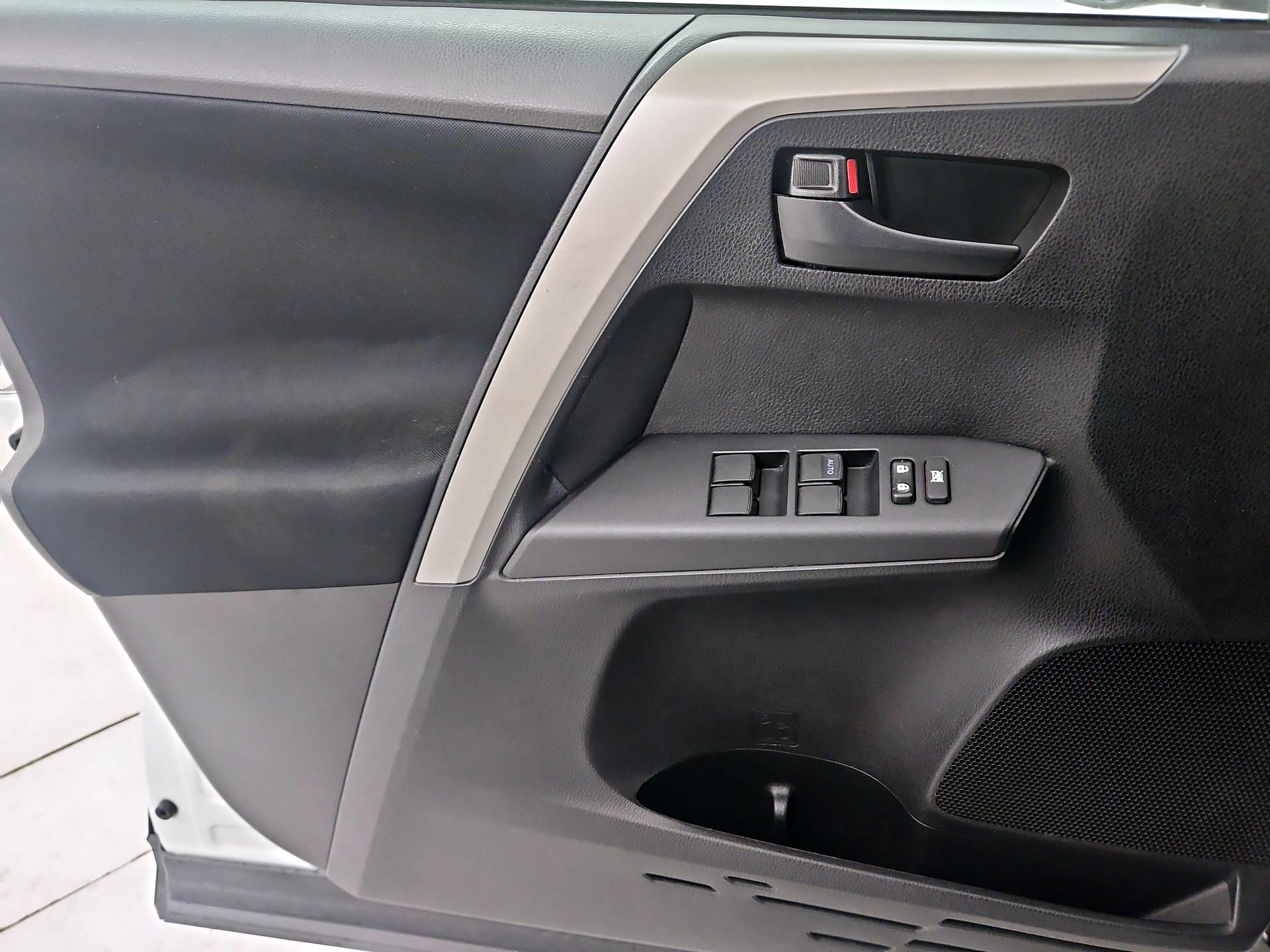 Thumbnail: 2017 Toyota RAV4 - 12