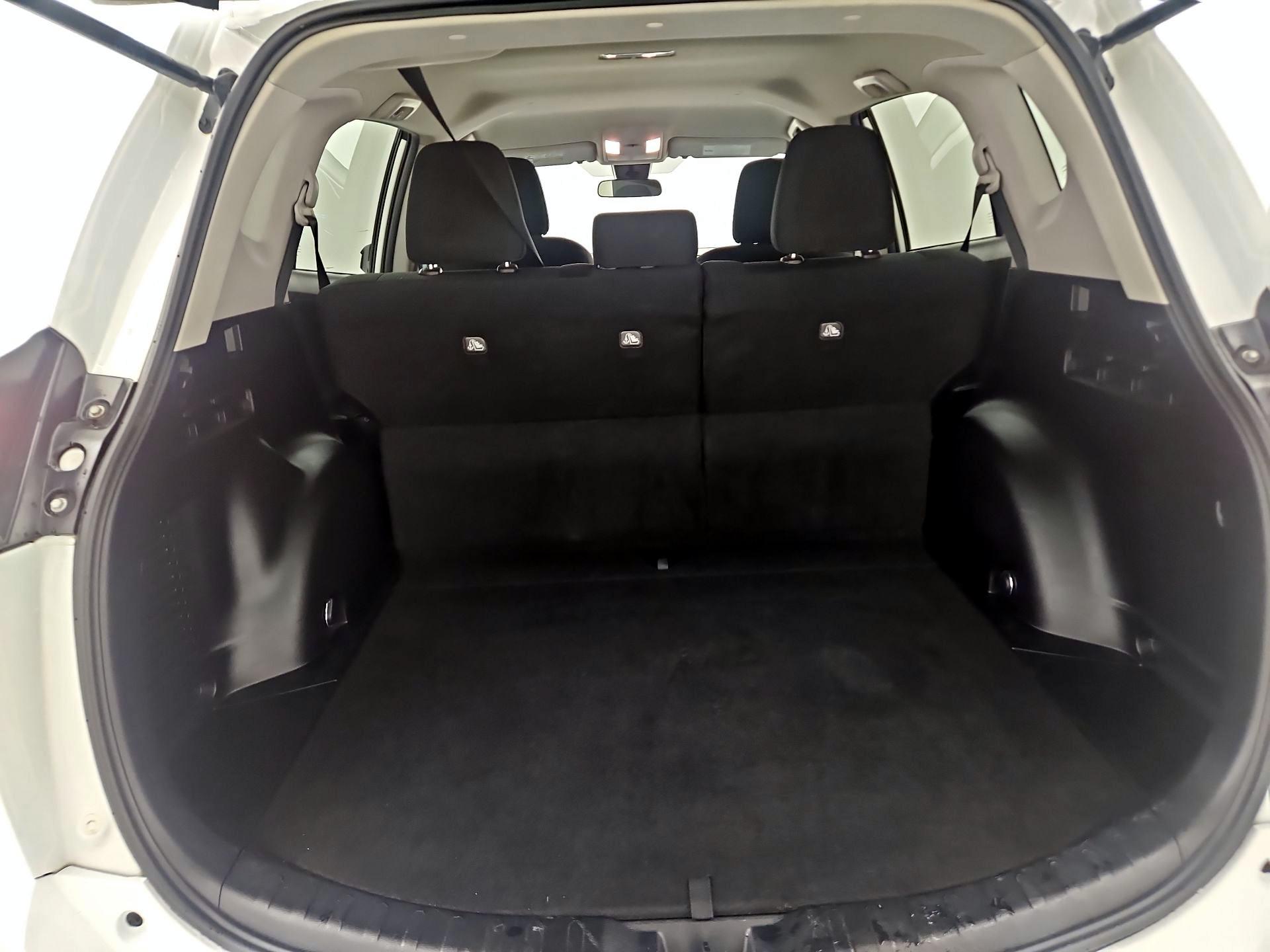 Thumbnail: 2017 Toyota RAV4 - 20