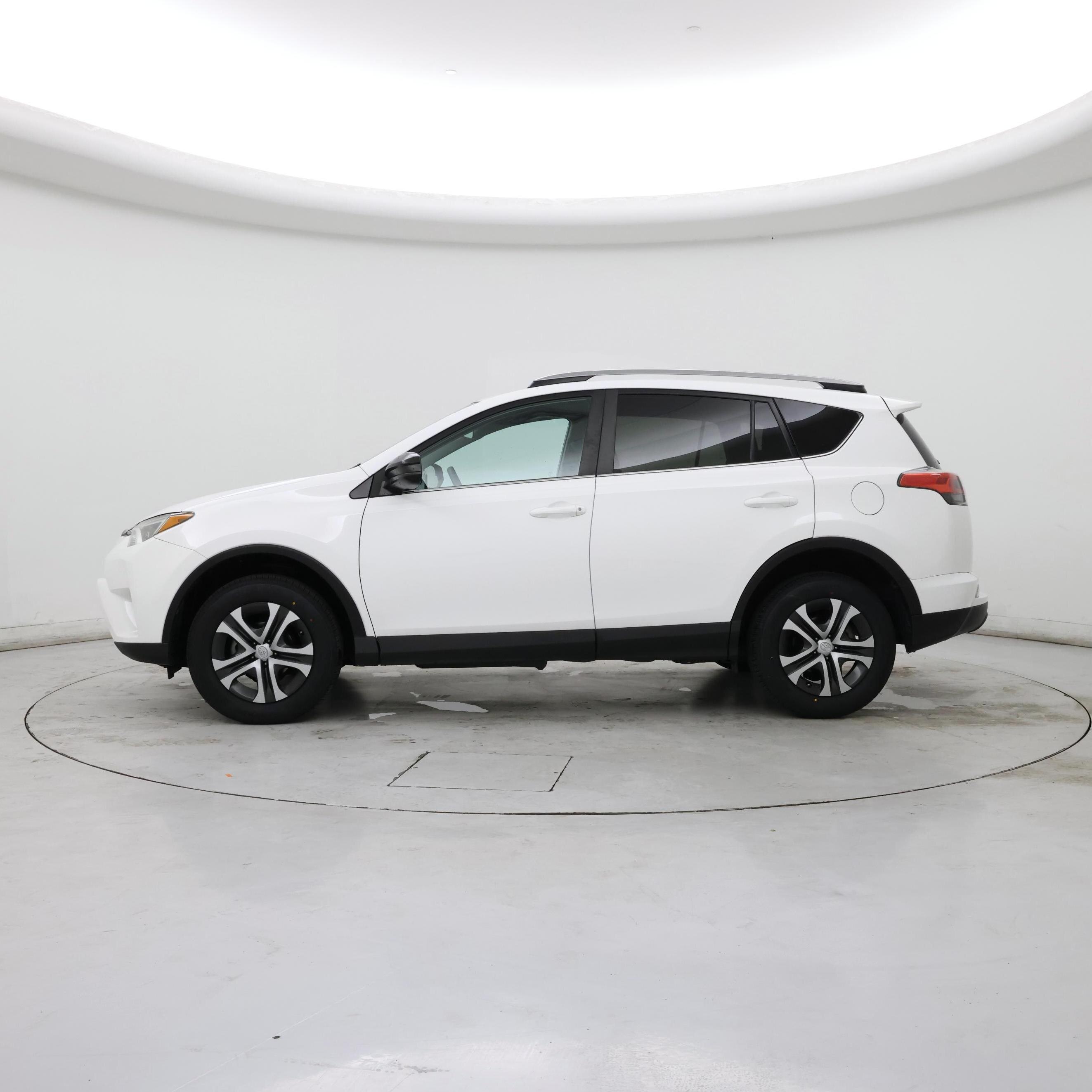 Thumbnail: 2017 Toyota RAV4 - 3