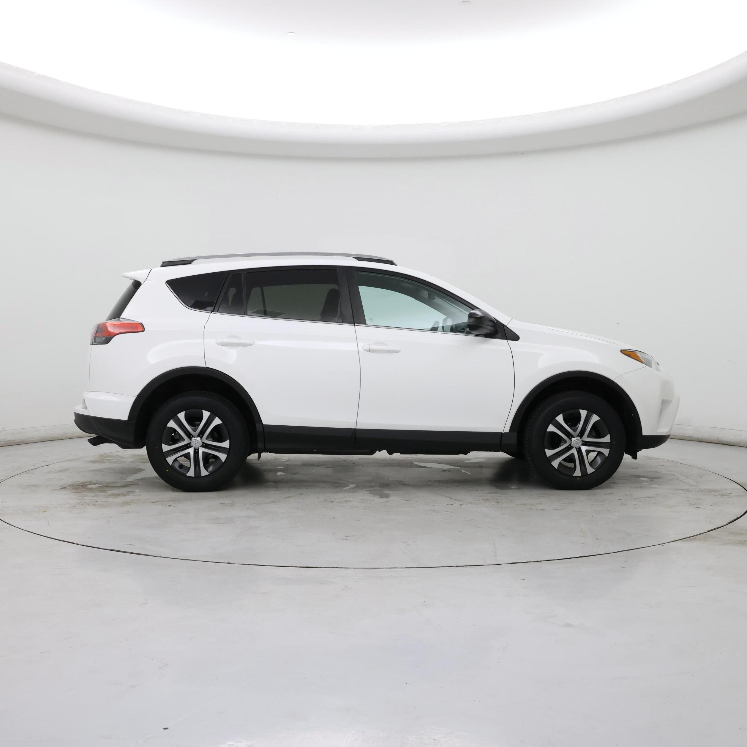 Thumbnail: 2017 Toyota RAV4 - 7