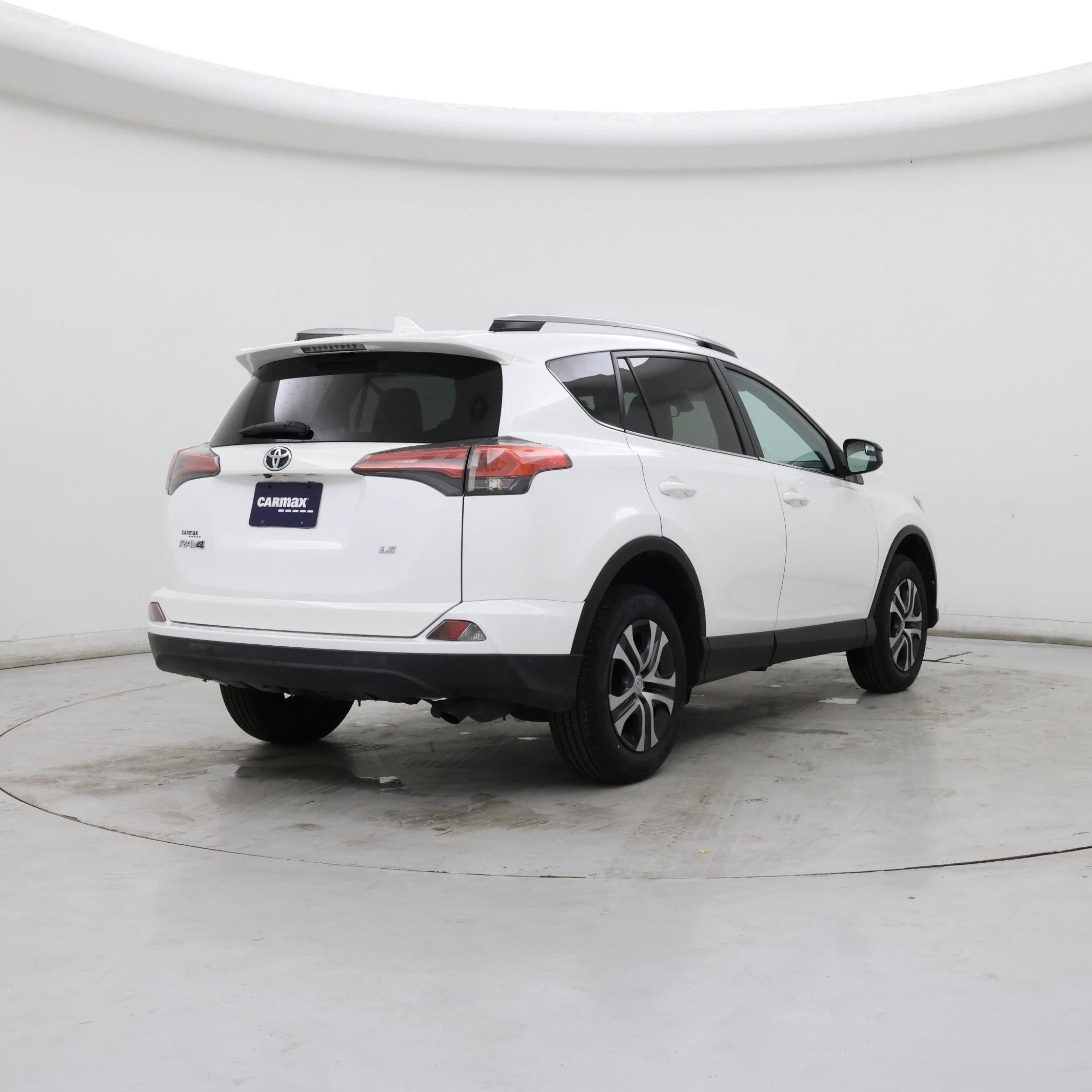 Thumbnail: 2017 Toyota RAV4 - 8