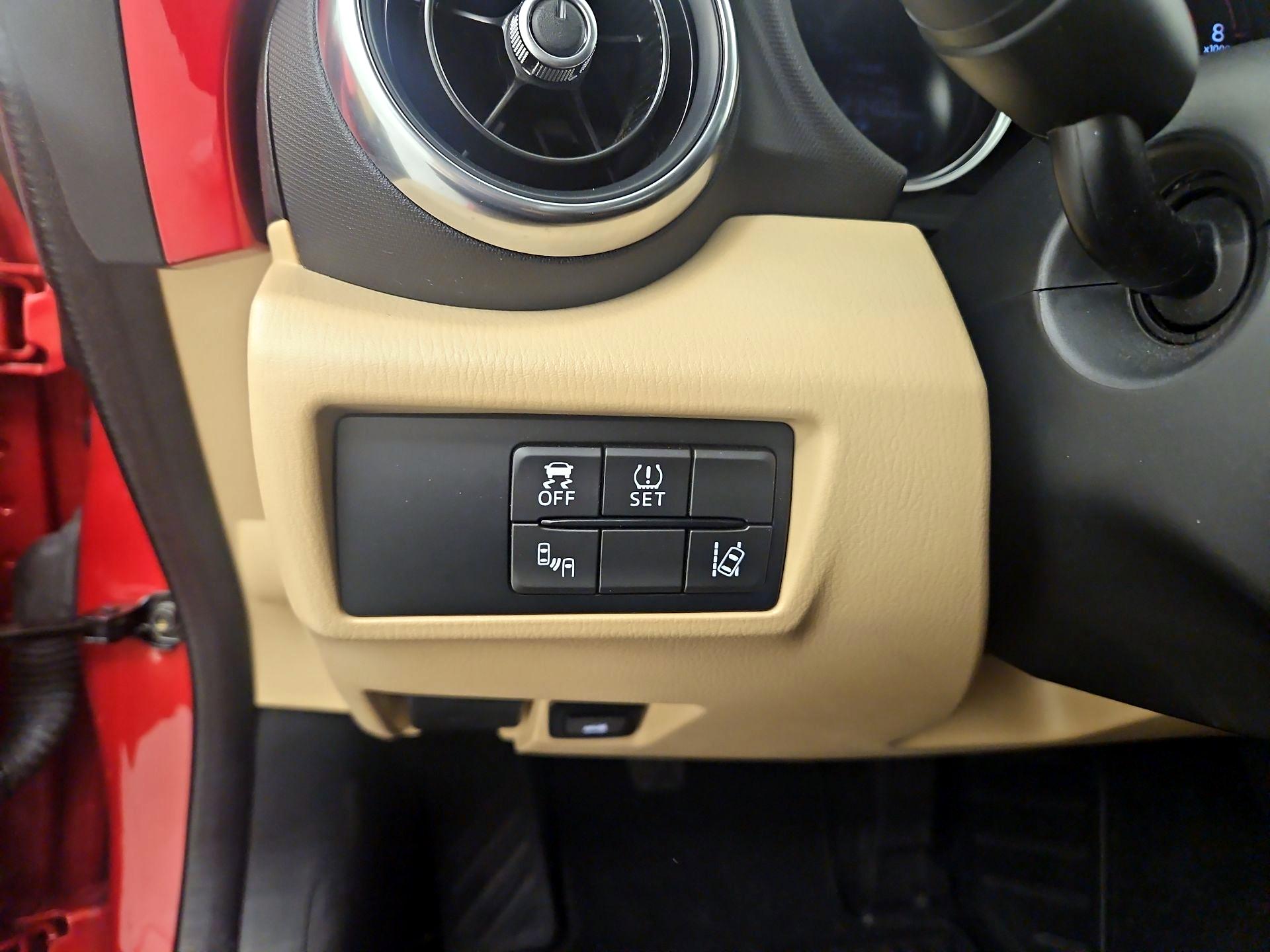 Thumbnail: 2016 Mazda MX-5 Miata - 13