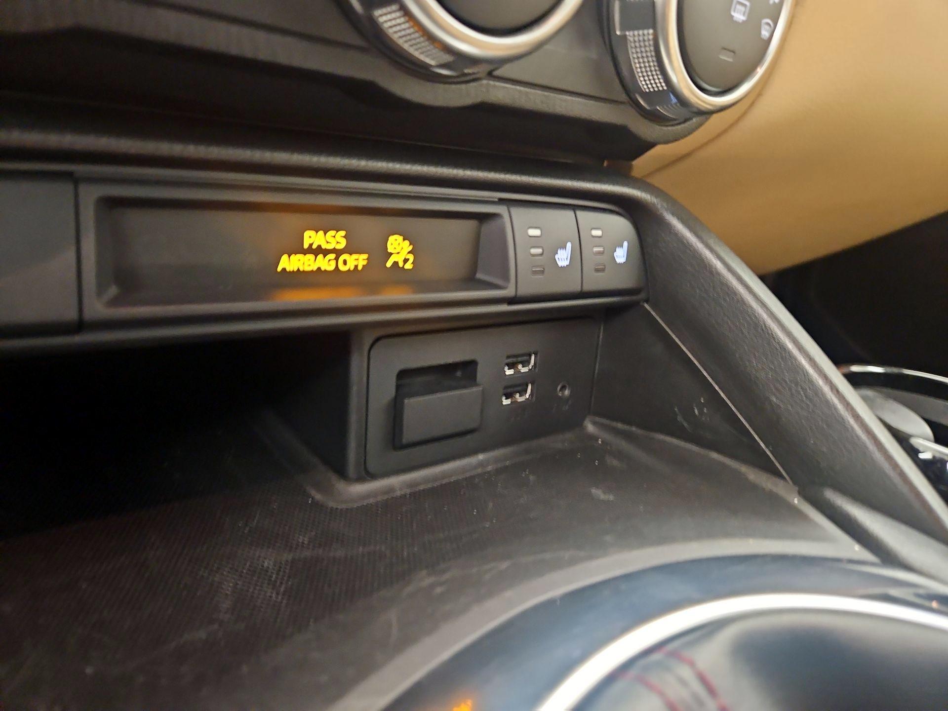 Thumbnail: 2016 Mazda MX-5 Miata - 17