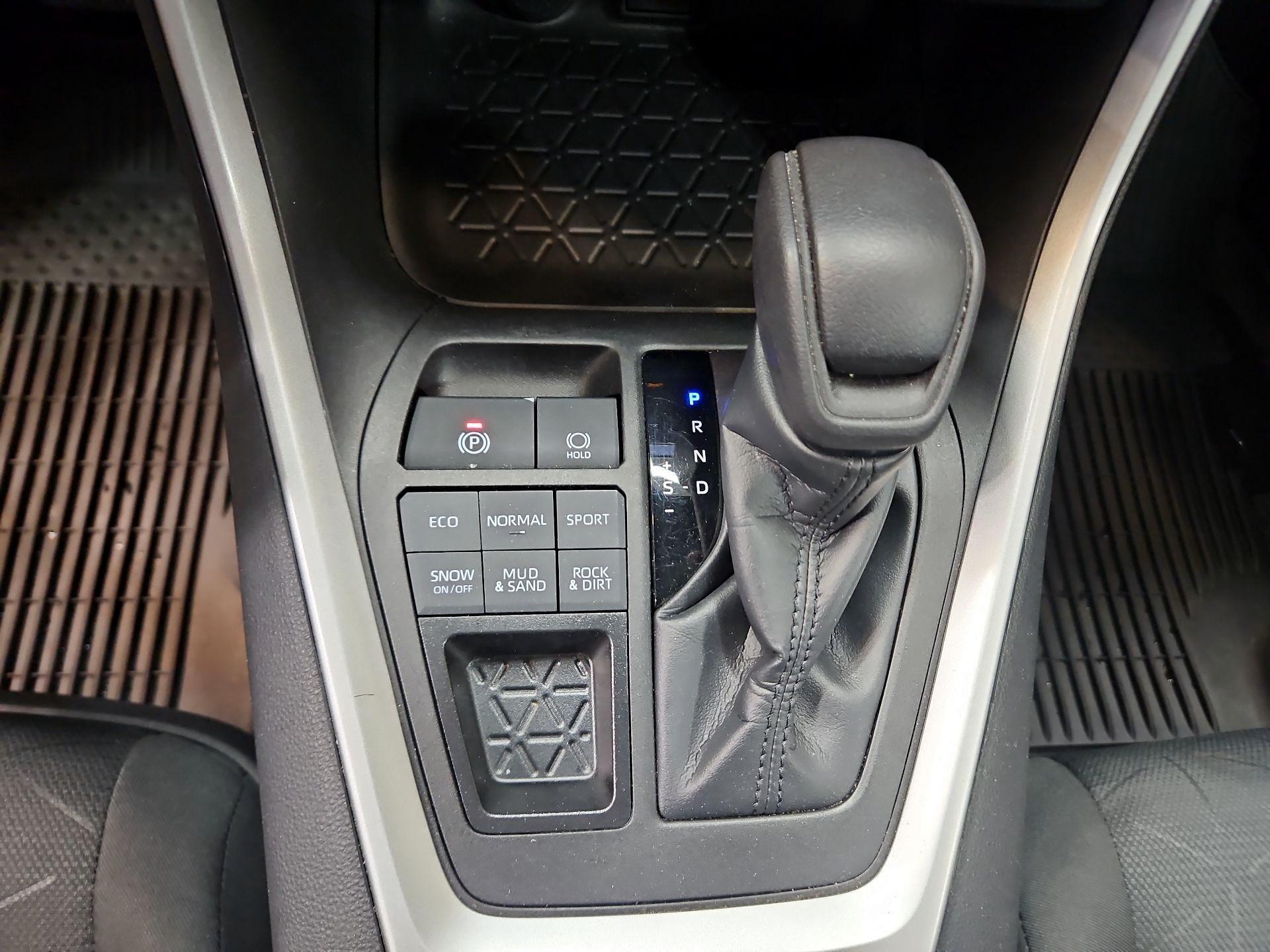 Thumbnail: 2024 Toyota RAV4 - 16