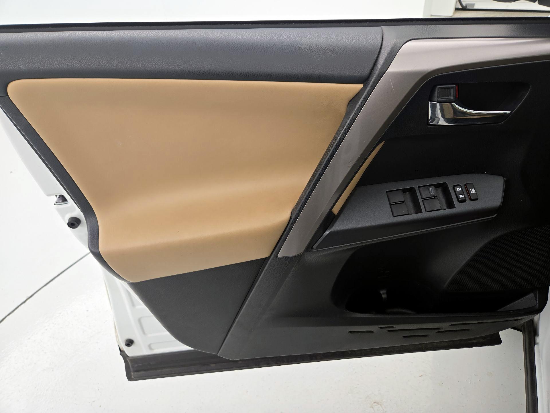 Thumbnail: 2018 Toyota RAV4 - 12