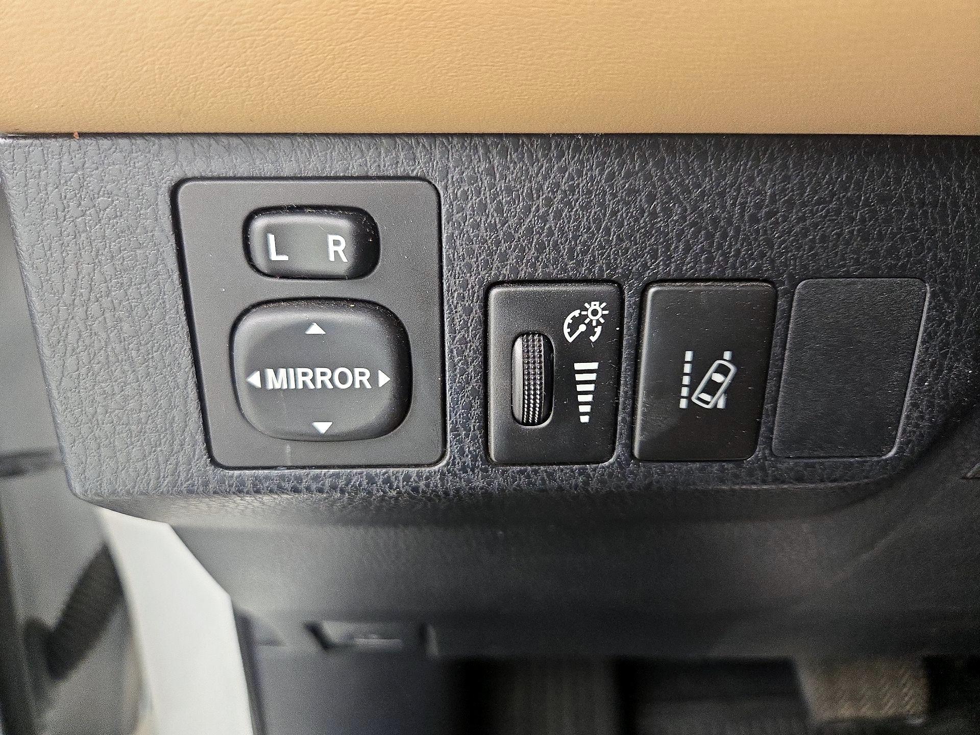 Thumbnail: 2018 Toyota RAV4 - 13