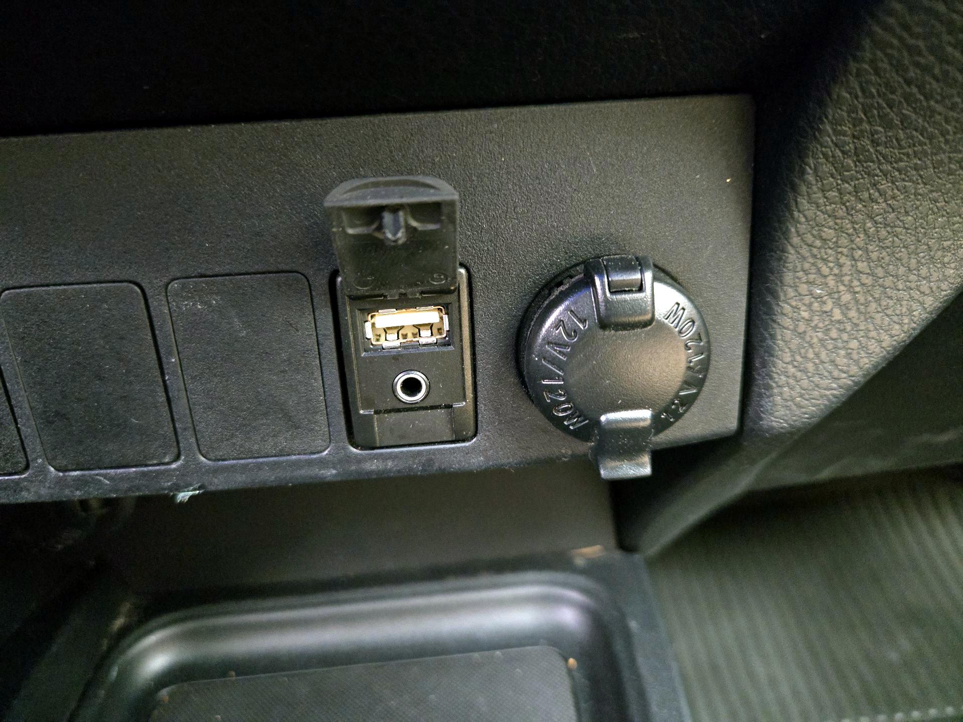 Thumbnail: 2018 Toyota RAV4 - 18