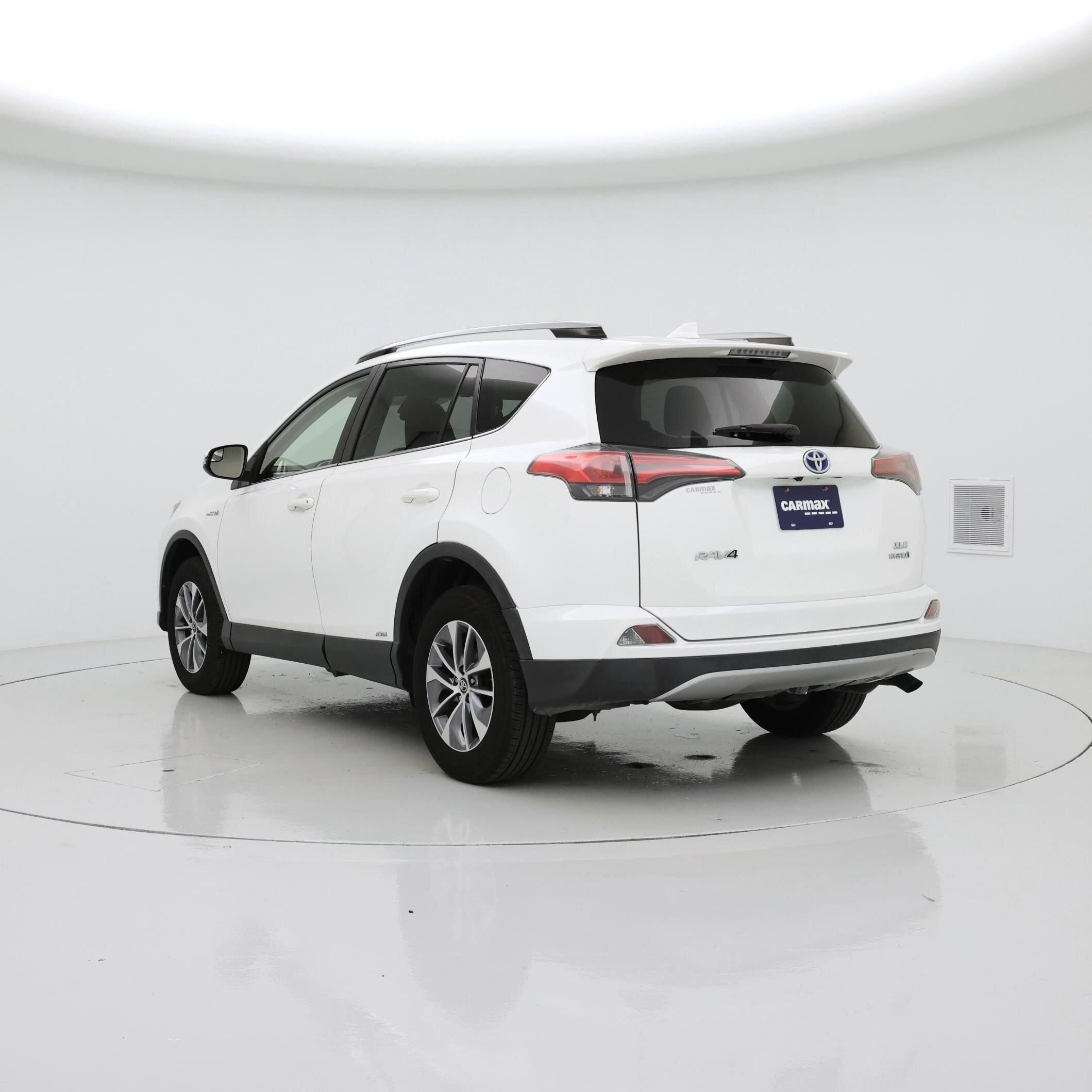 Thumbnail: 2018 Toyota RAV4 - 2
