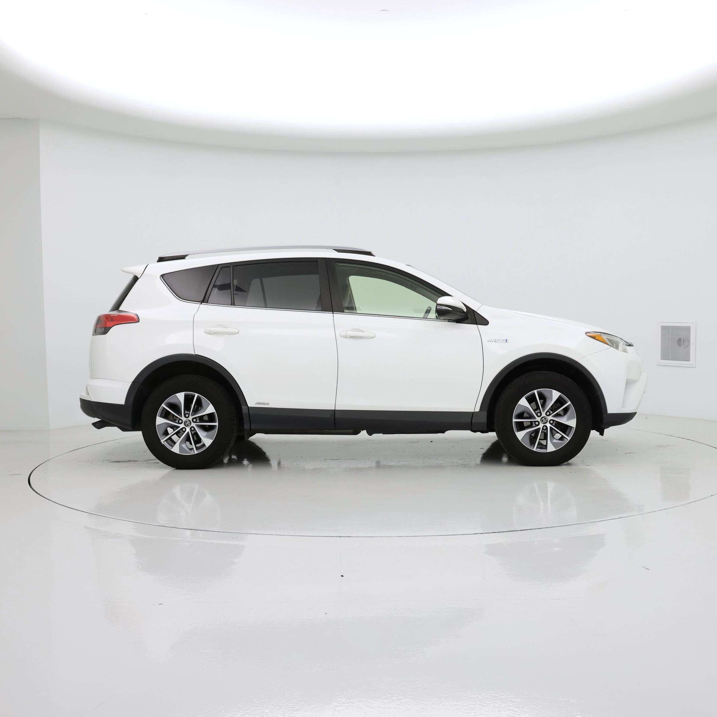 Thumbnail: 2018 Toyota RAV4 - 7