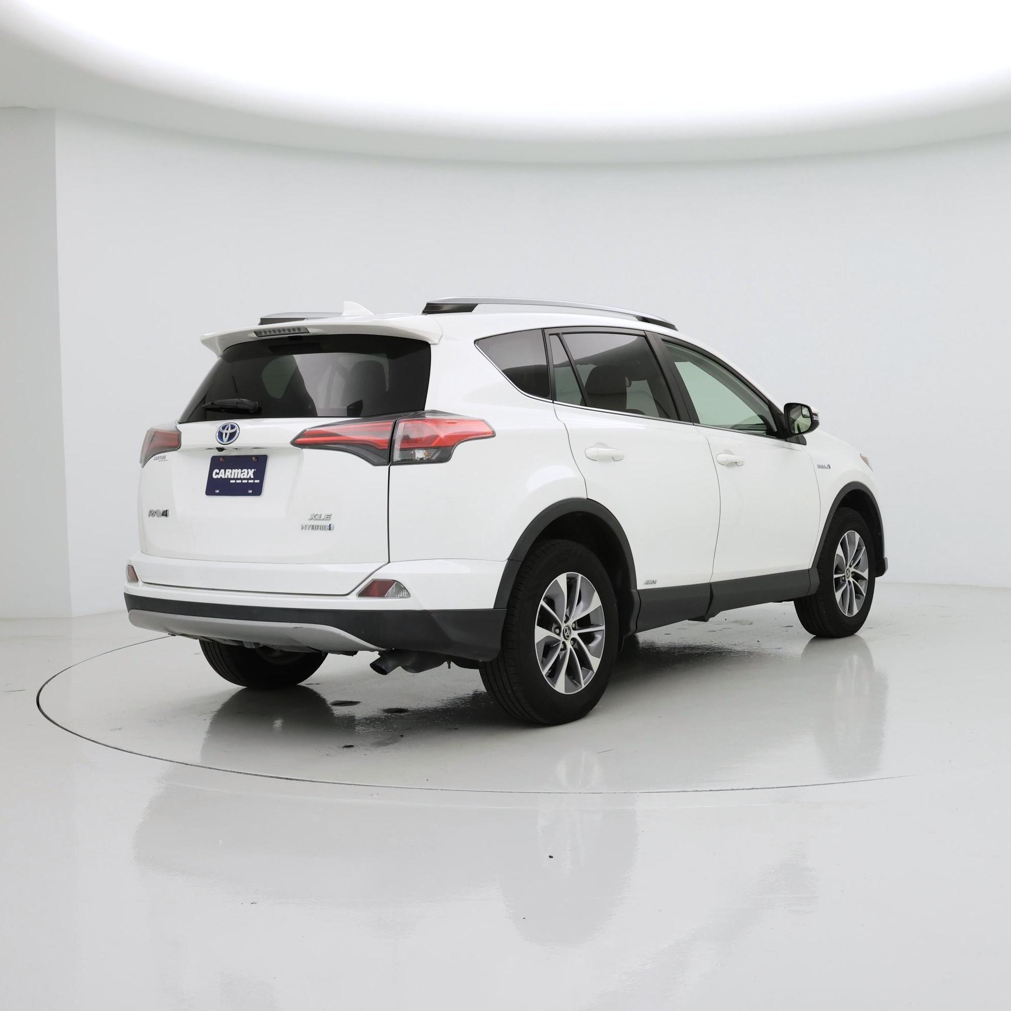 Thumbnail: 2018 Toyota RAV4 - 8