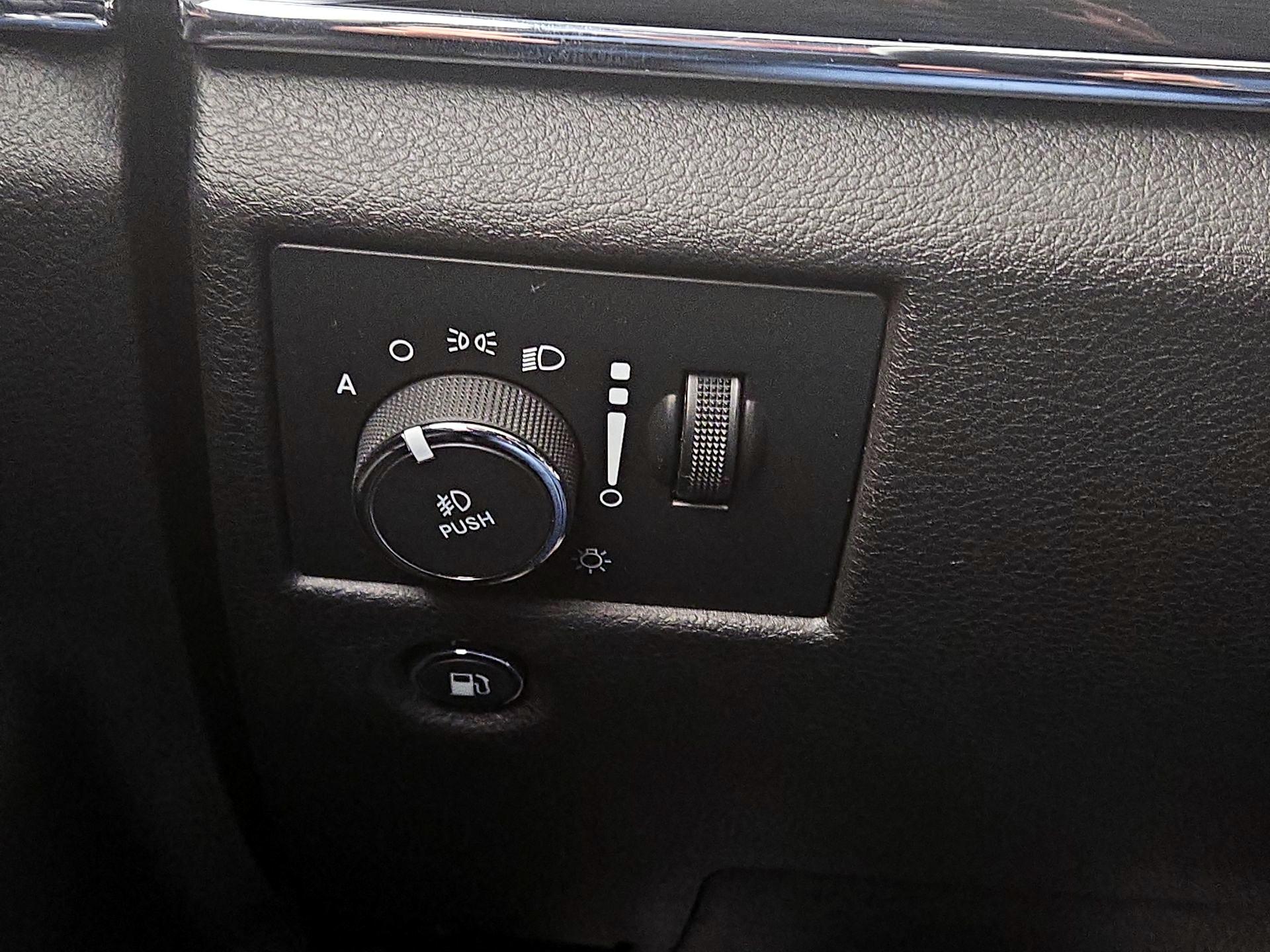 Thumbnail: 2018 Jeep Grand Cherokee - 13