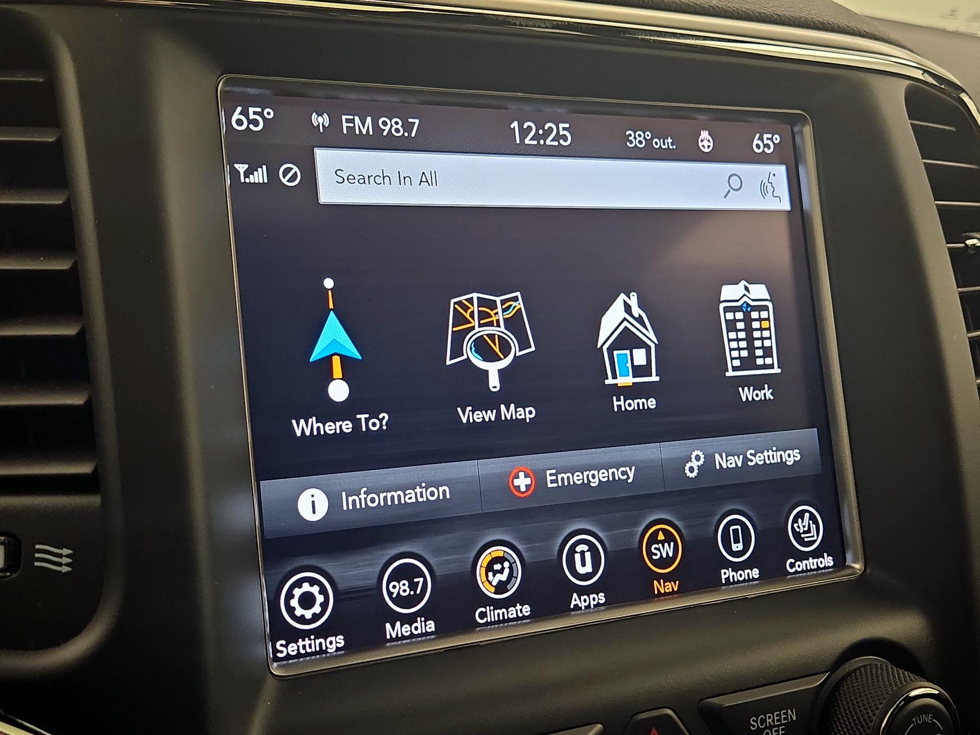 Thumbnail: 2018 Jeep Grand Cherokee - 14