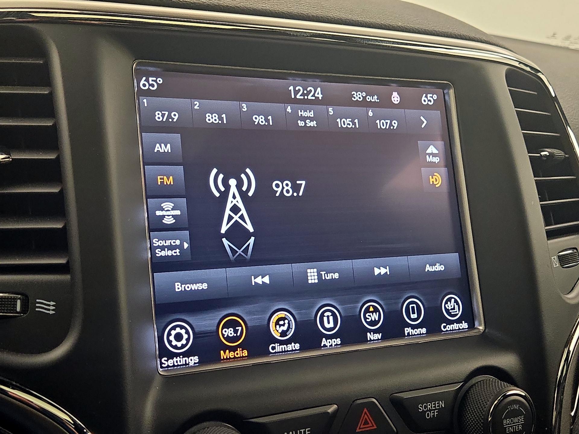 Thumbnail: 2018 Jeep Grand Cherokee - 16