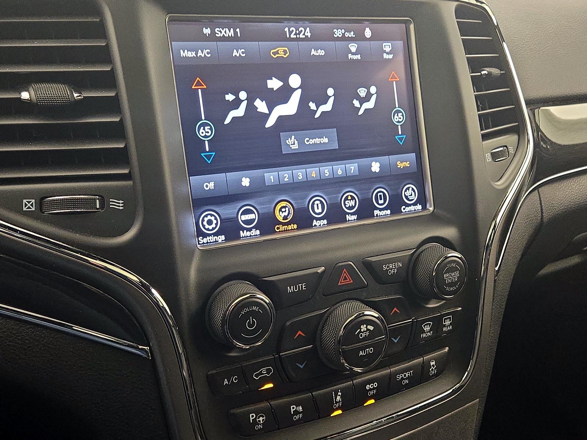 Thumbnail: 2018 Jeep Grand Cherokee - 17