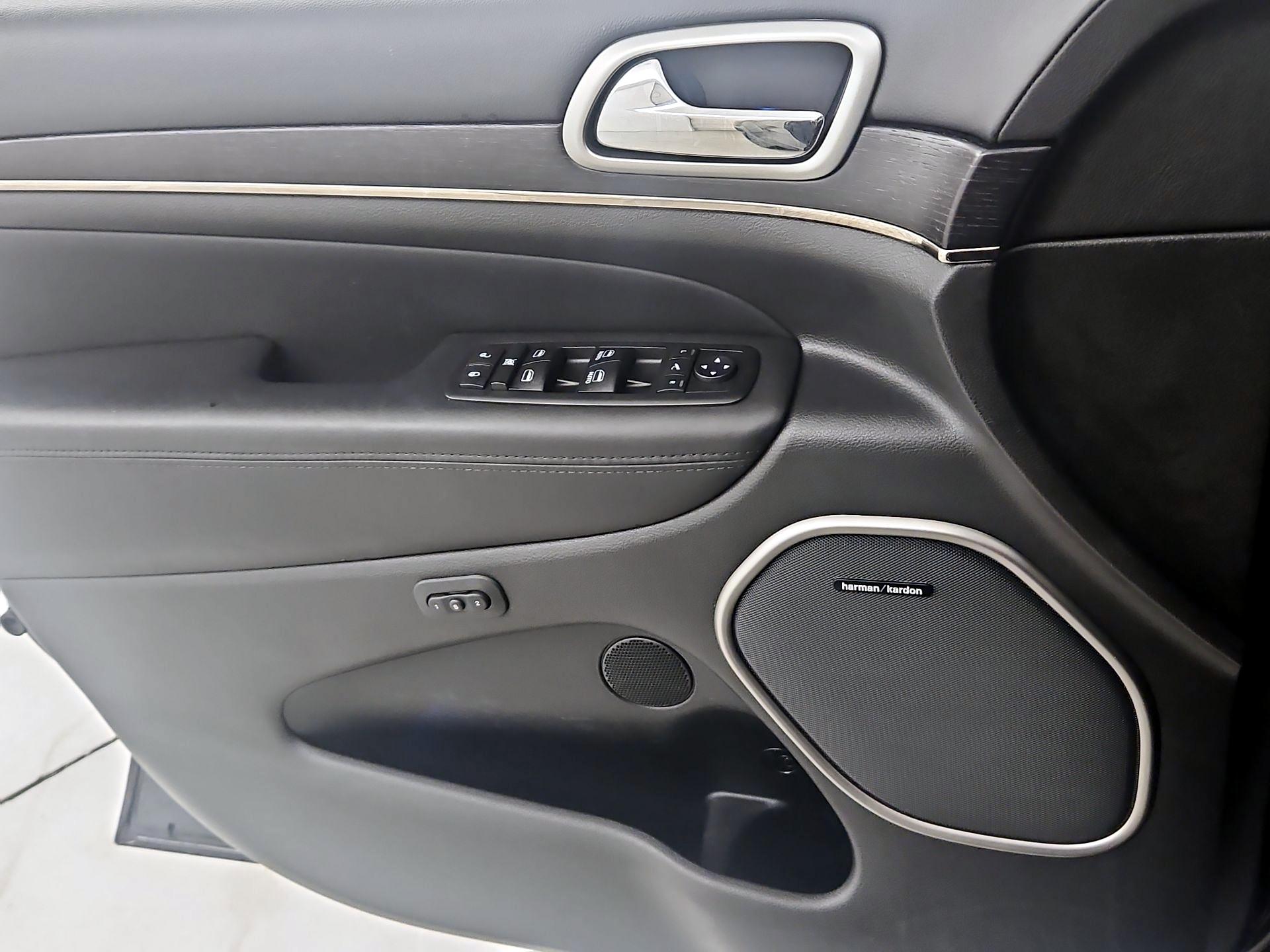 Thumbnail: 2018 Jeep Grand Cherokee - 12