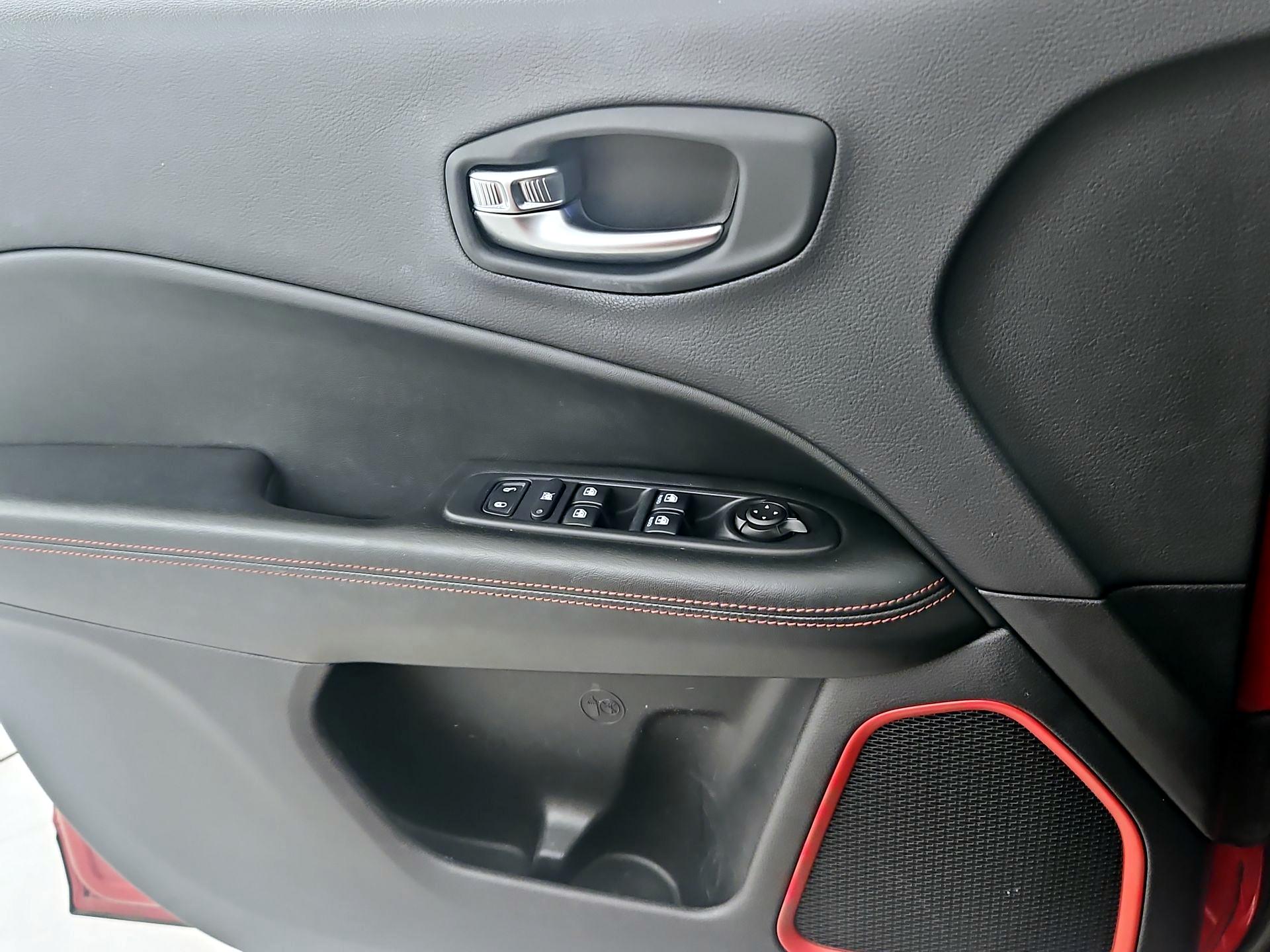 Thumbnail: 2018 Jeep Compass - 12