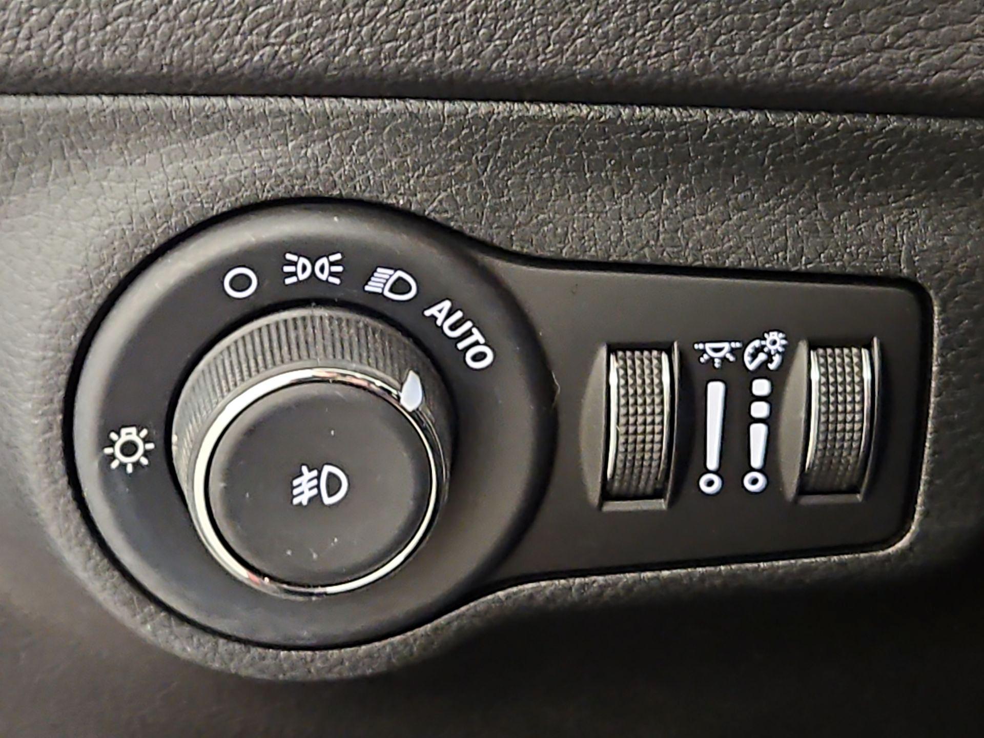 Thumbnail: 2018 Jeep Compass - 13