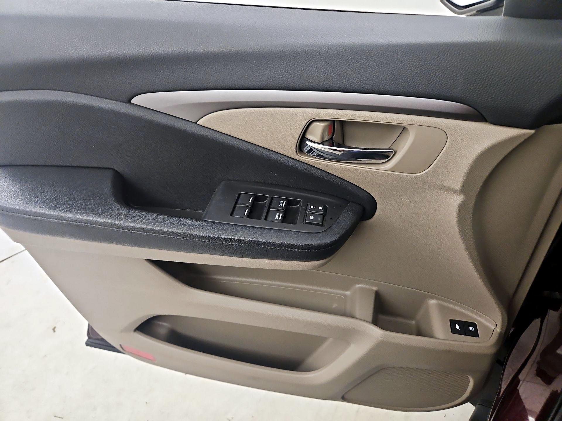 Thumbnail: 2016 Honda Pilot - 12