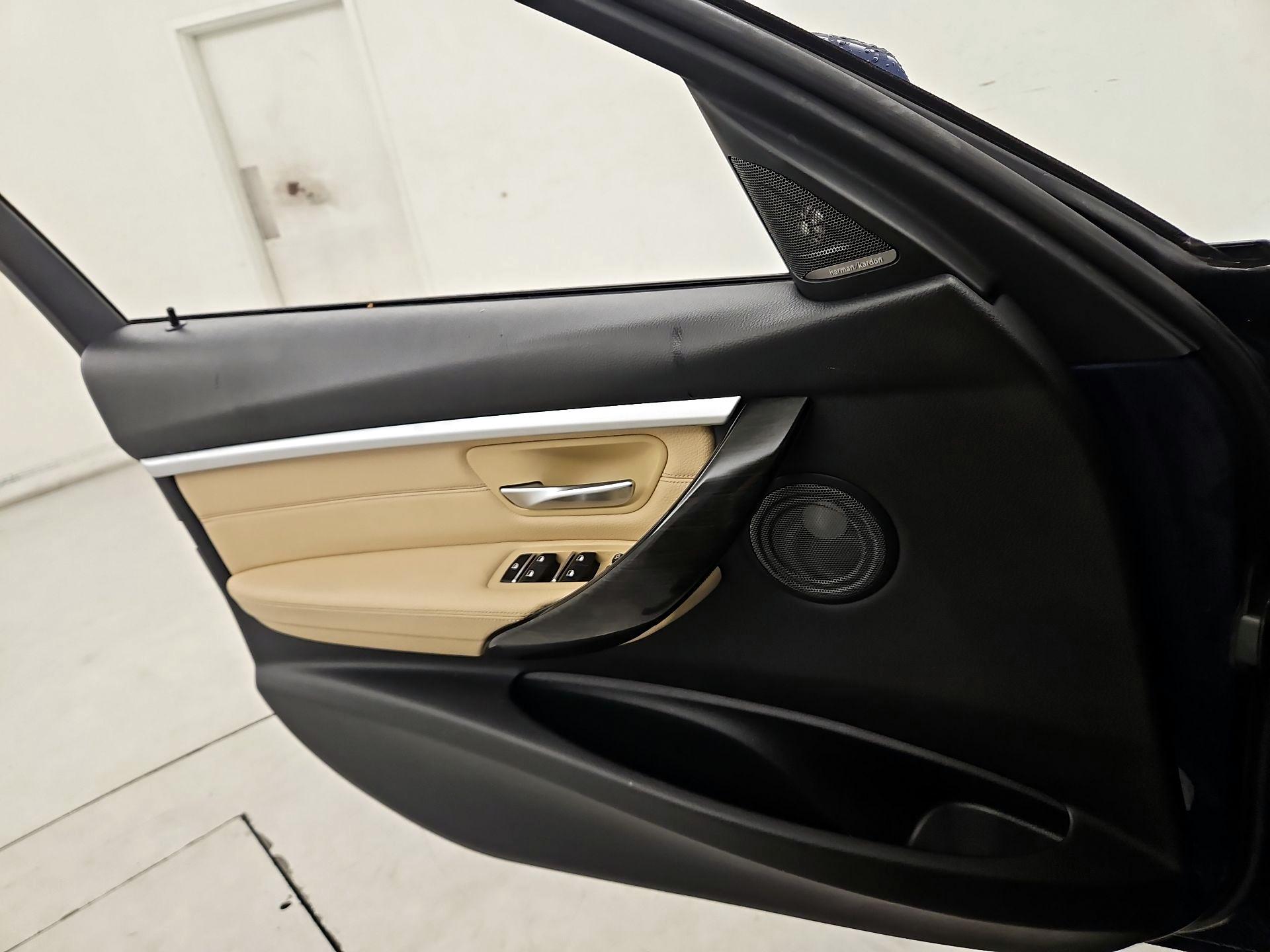 Thumbnail: 2018 BMW 3 Series - 12