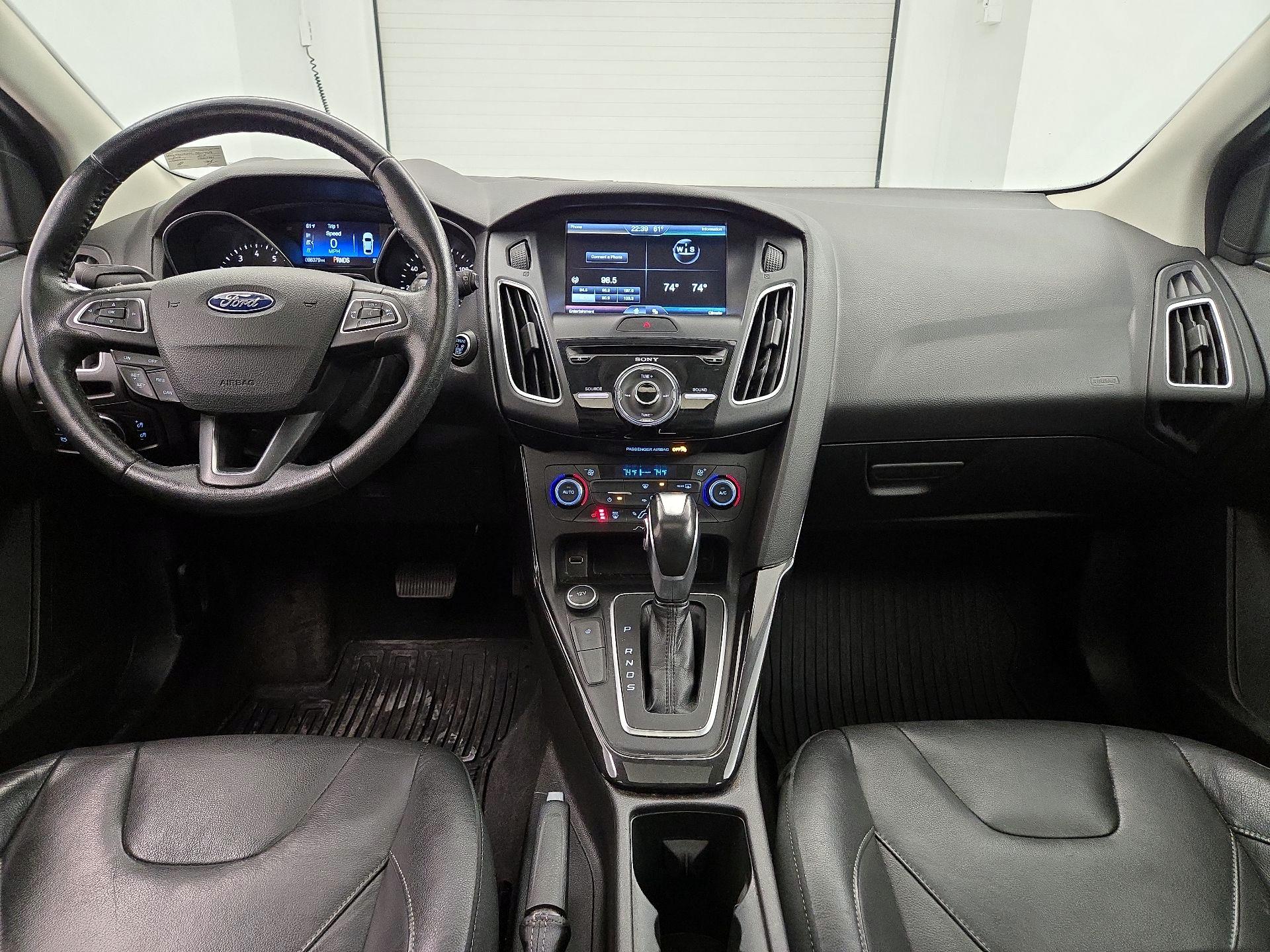 Thumbnail: 2015 Ford Focus - 9