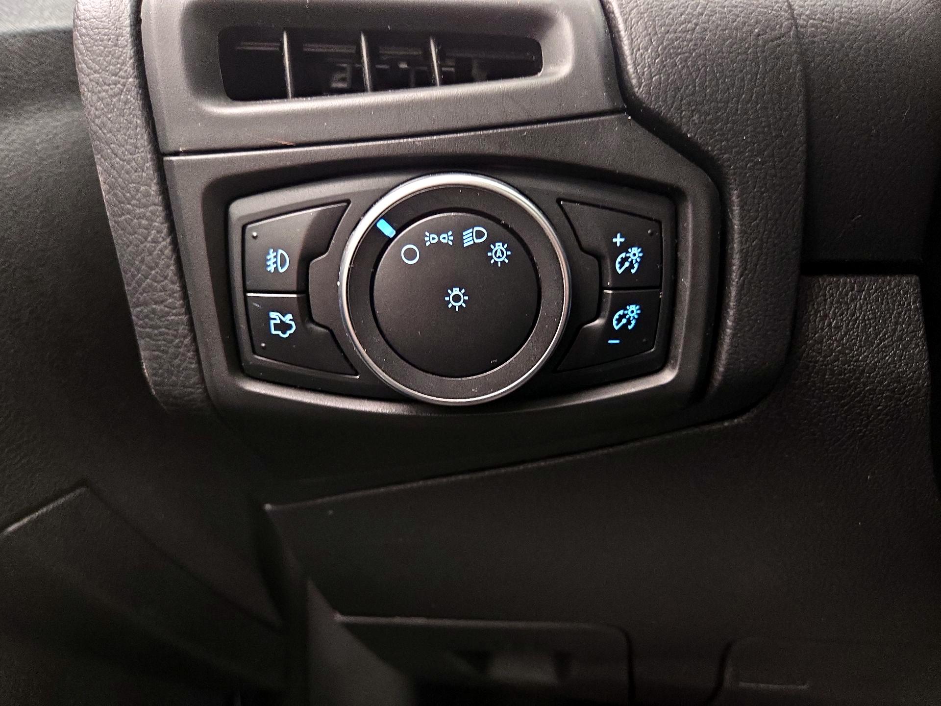 Thumbnail: 2015 Ford Focus - 13