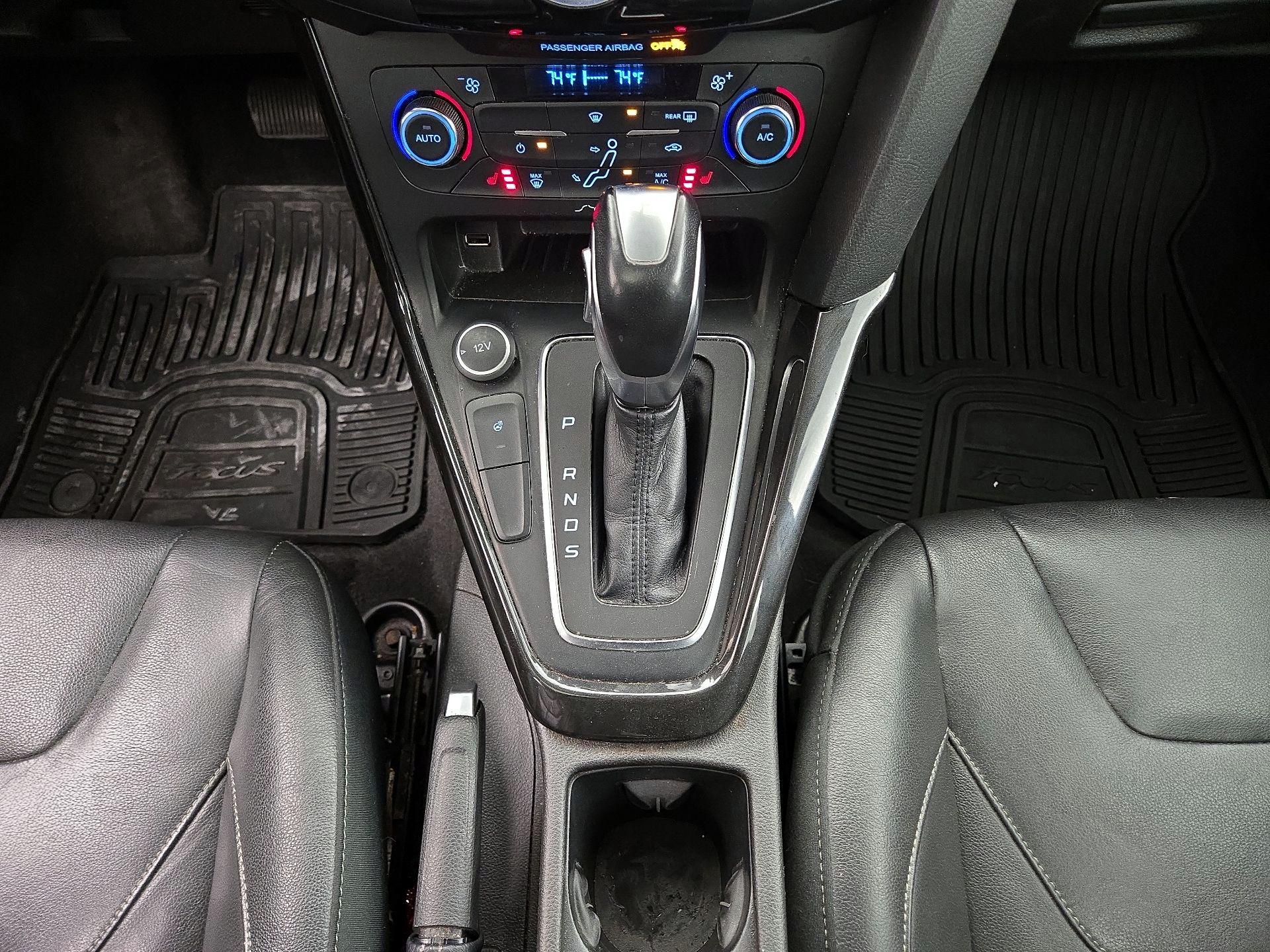 Thumbnail: 2015 Ford Focus - 17