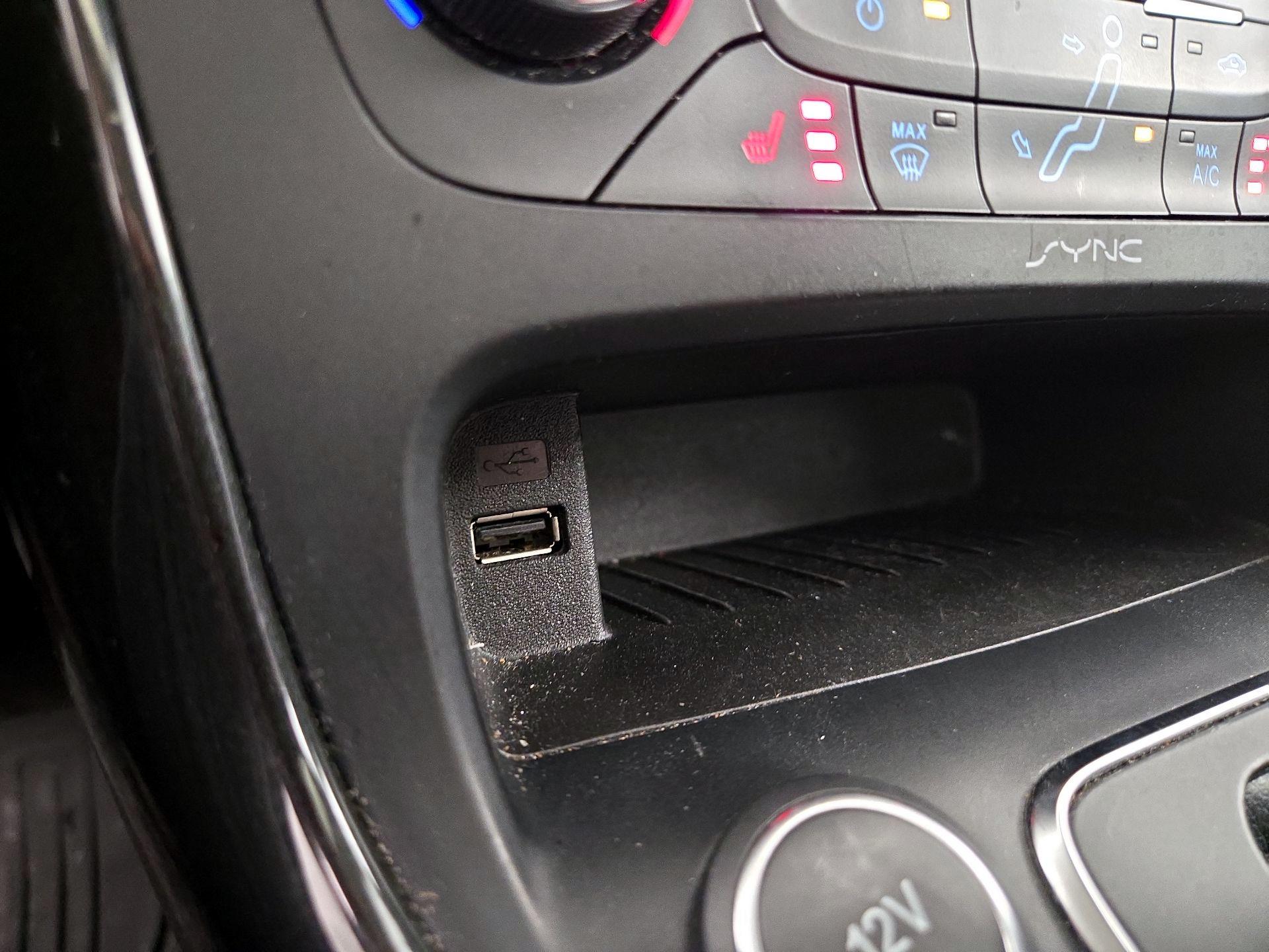 Thumbnail: 2015 Ford Focus - 18