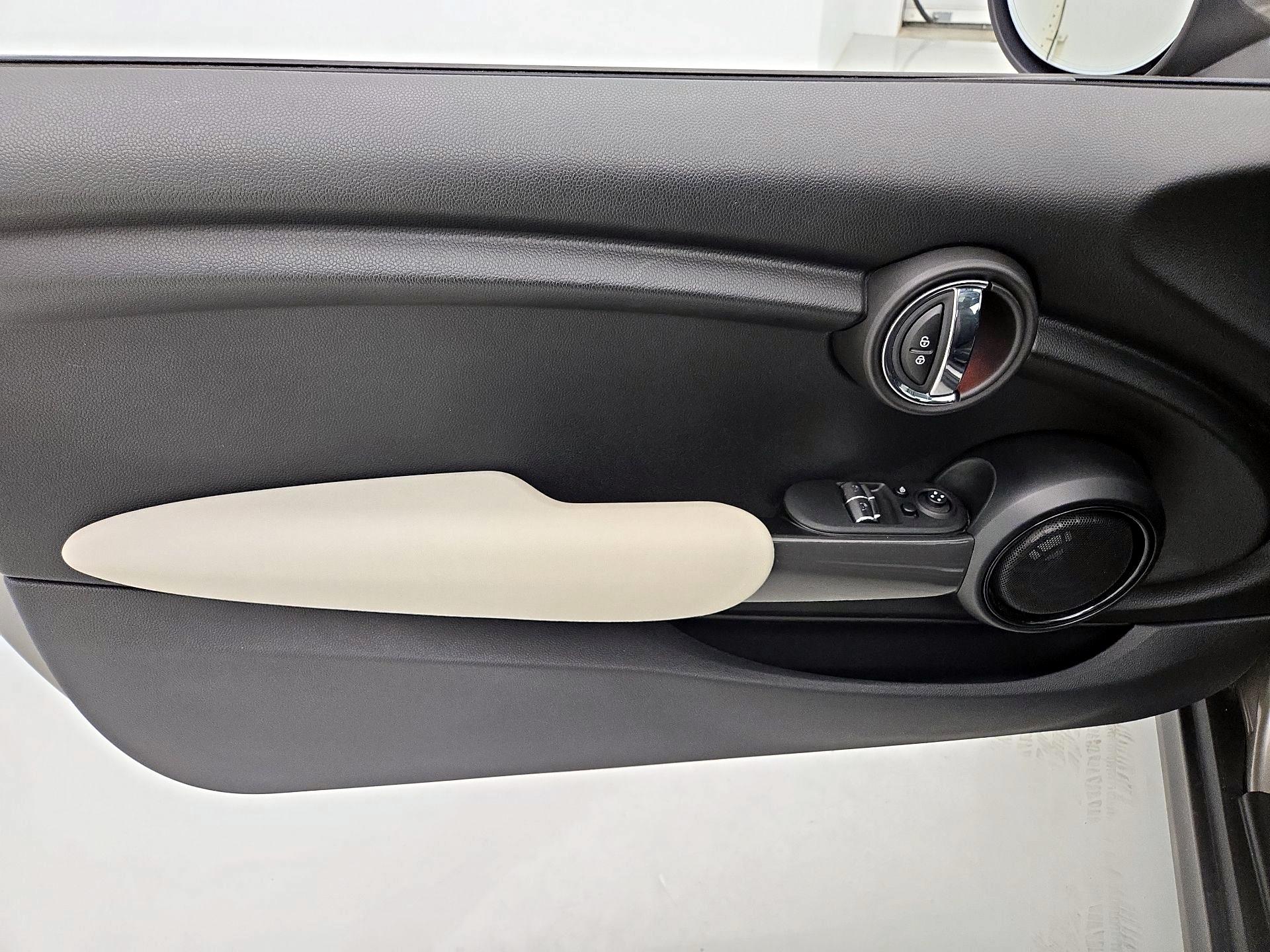 Thumbnail: 2017 MINI Cooper Hardtop - 12