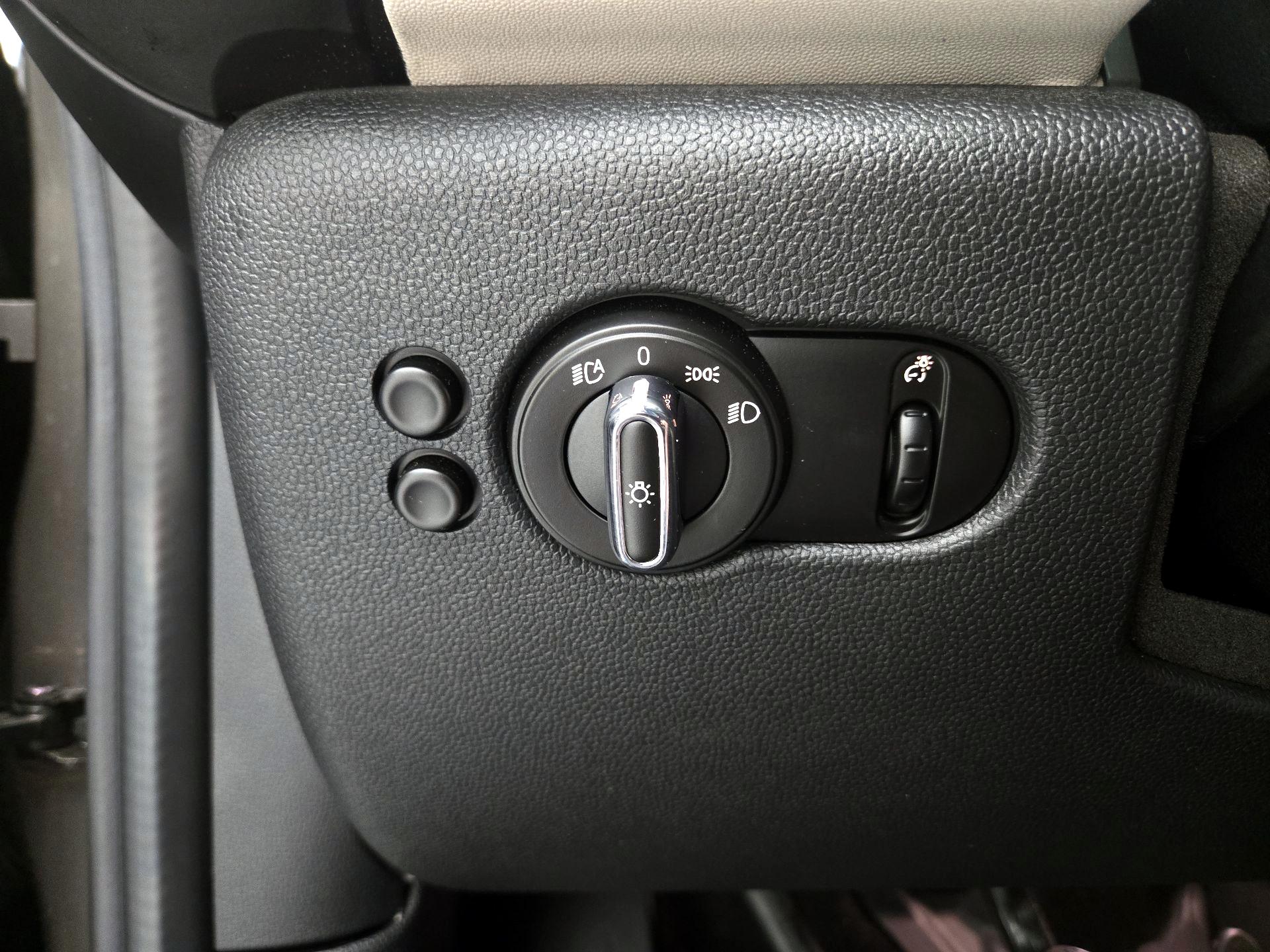 Thumbnail: 2017 MINI Cooper Hardtop - 13