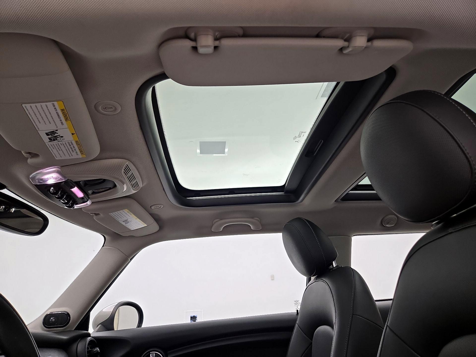 Thumbnail: 2017 MINI Cooper Hardtop - 19