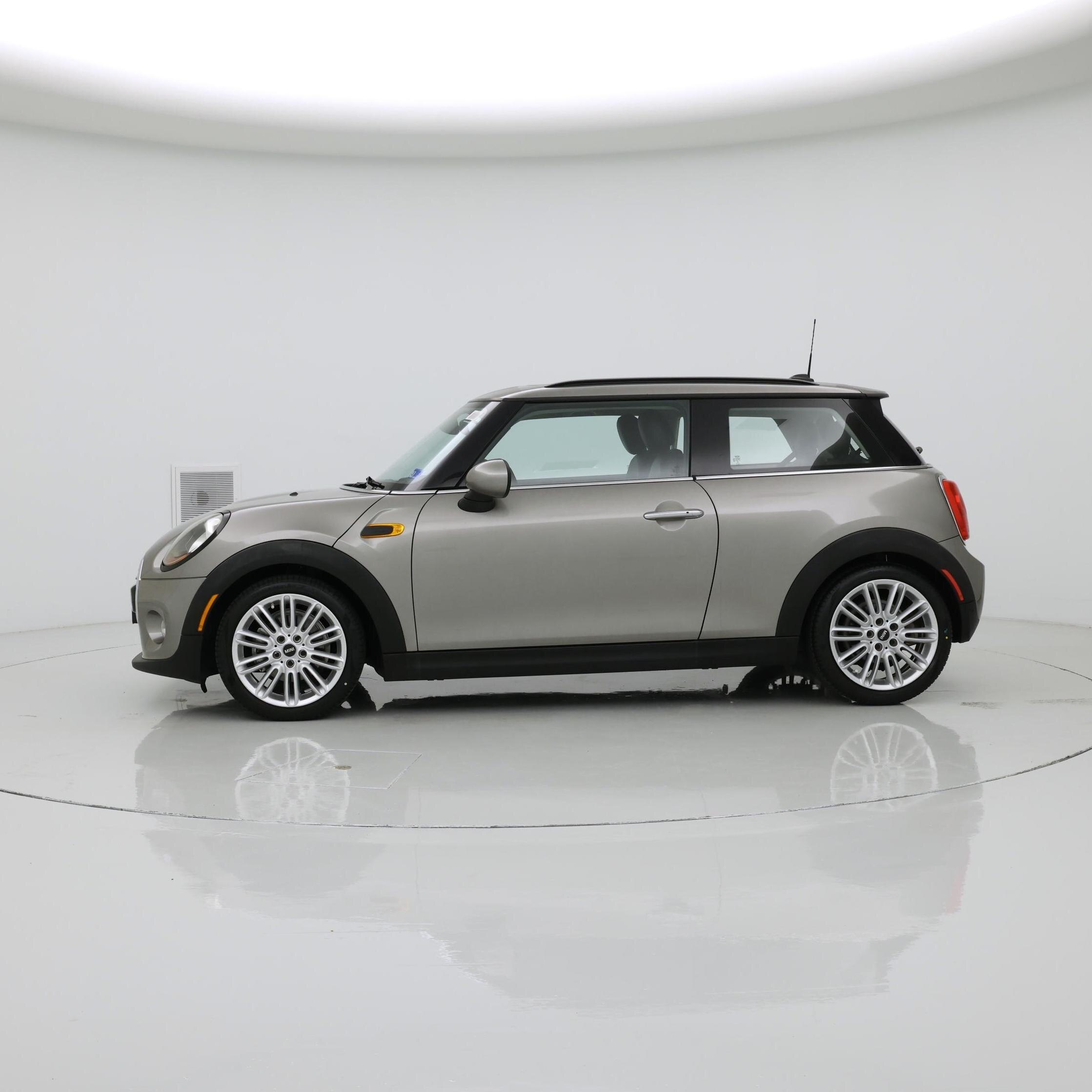 Thumbnail: 2017 MINI Cooper Hardtop - 3