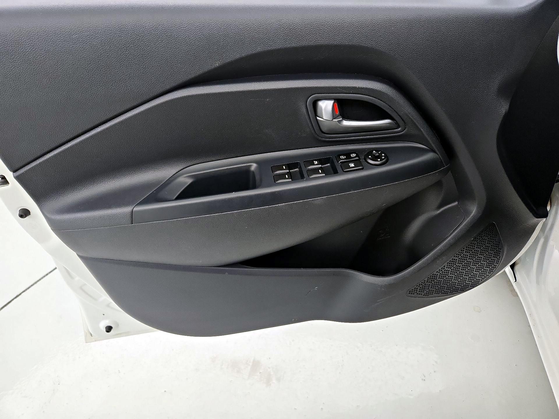 Thumbnail: 2016 Kia Rio - 12