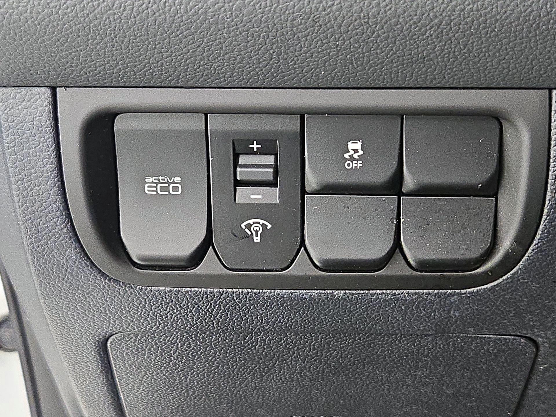 Thumbnail: 2016 Kia Rio - 13