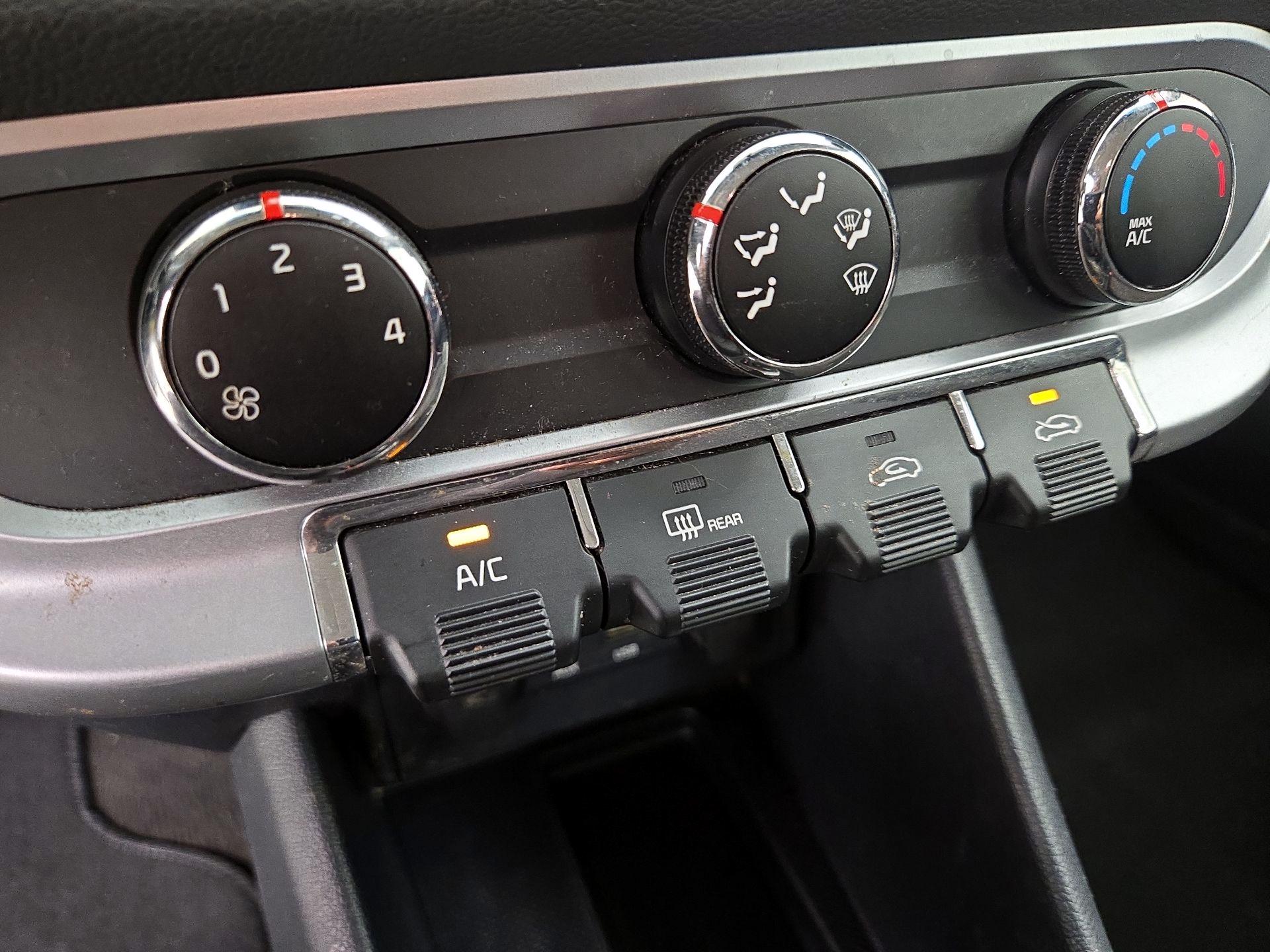 Thumbnail: 2016 Kia Rio - 15