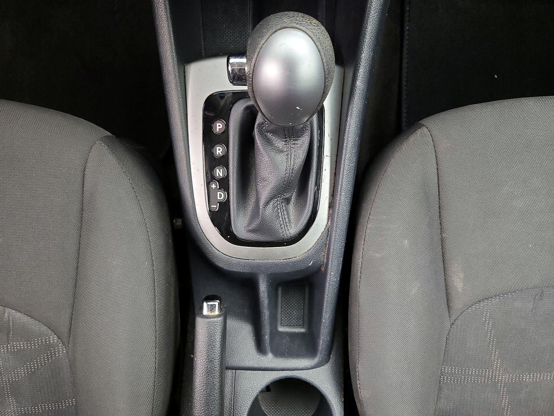 Thumbnail: 2016 Kia Rio - 16