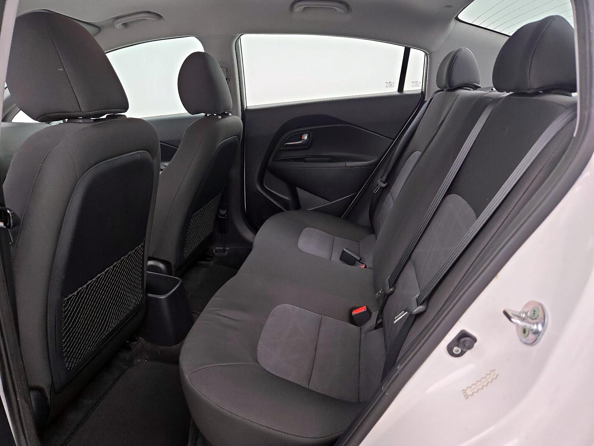 Thumbnail: 2016 Kia Rio - 18