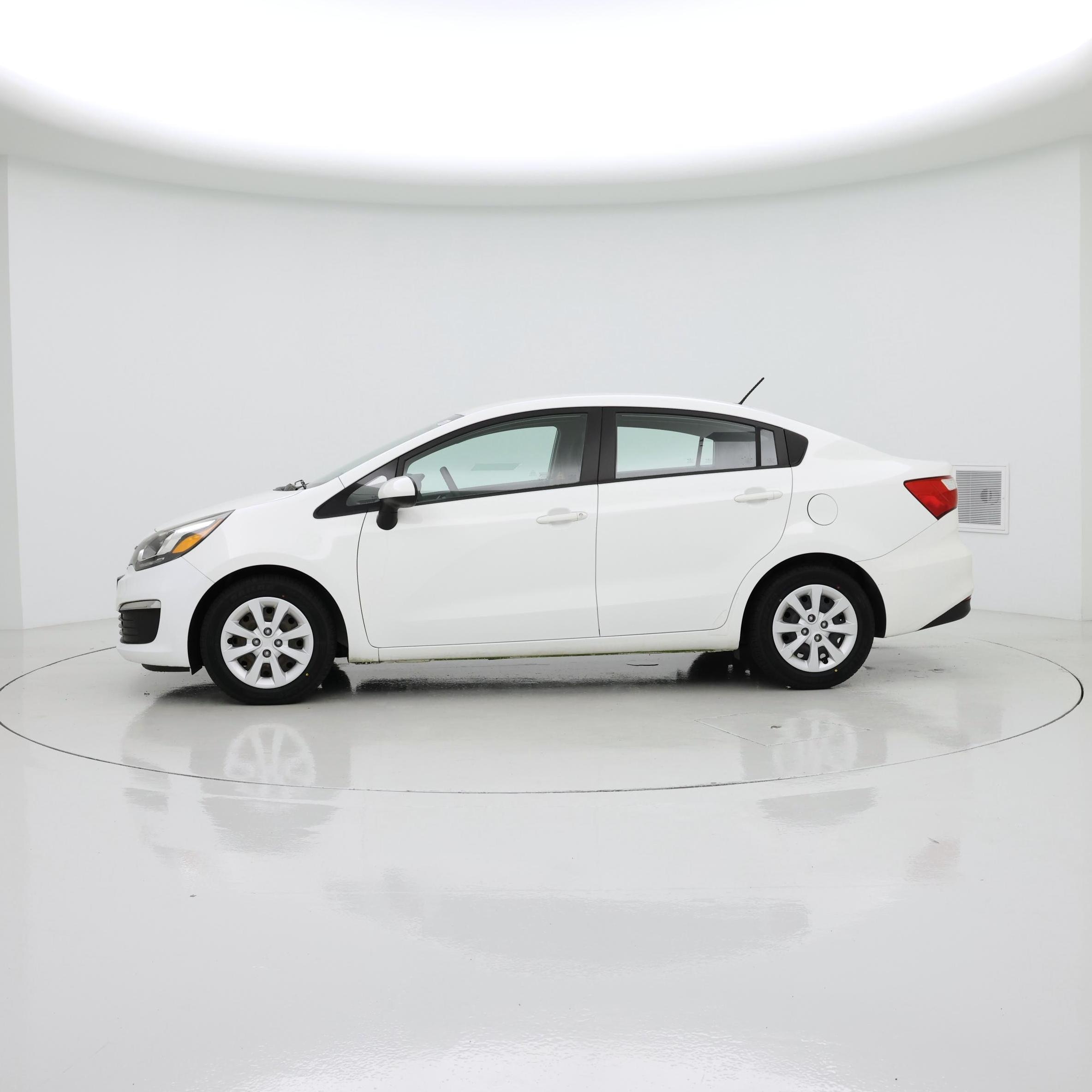 Thumbnail: 2016 Kia Rio - 3