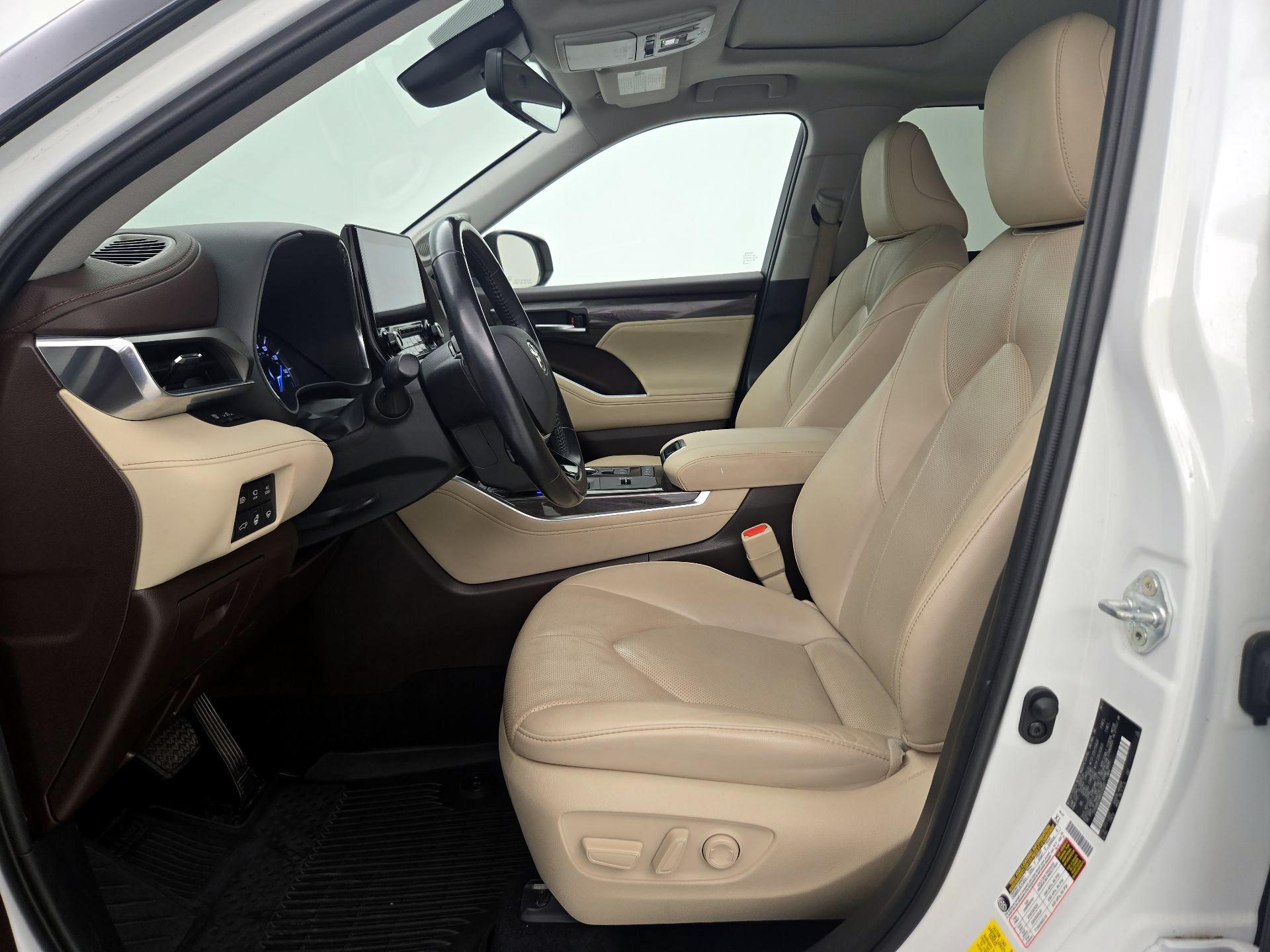 Thumbnail: 2021 Toyota Highlander - 11