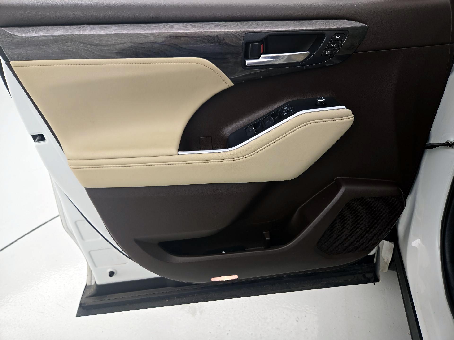 Thumbnail: 2021 Toyota Highlander - 12