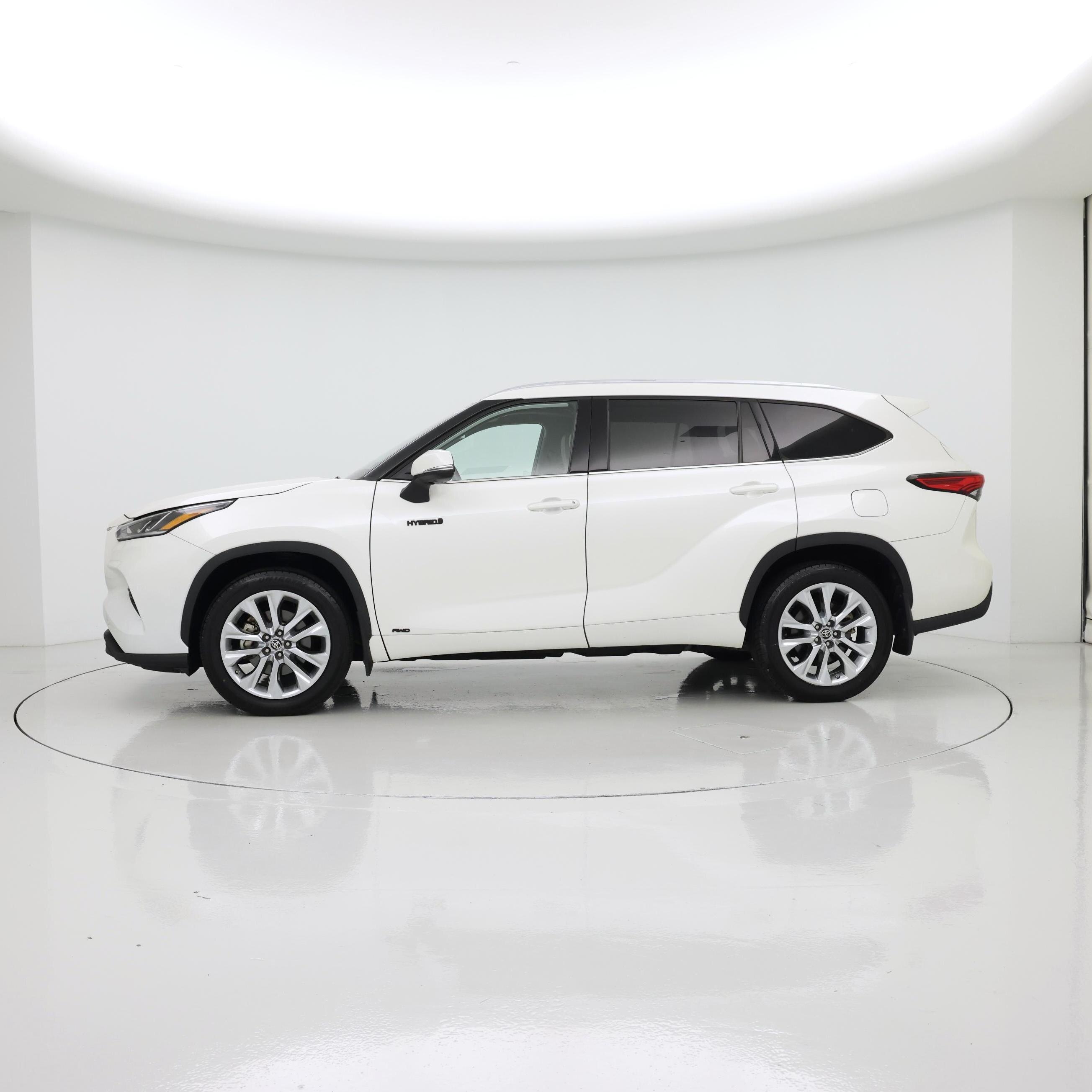 Thumbnail: 2021 Toyota Highlander - 3