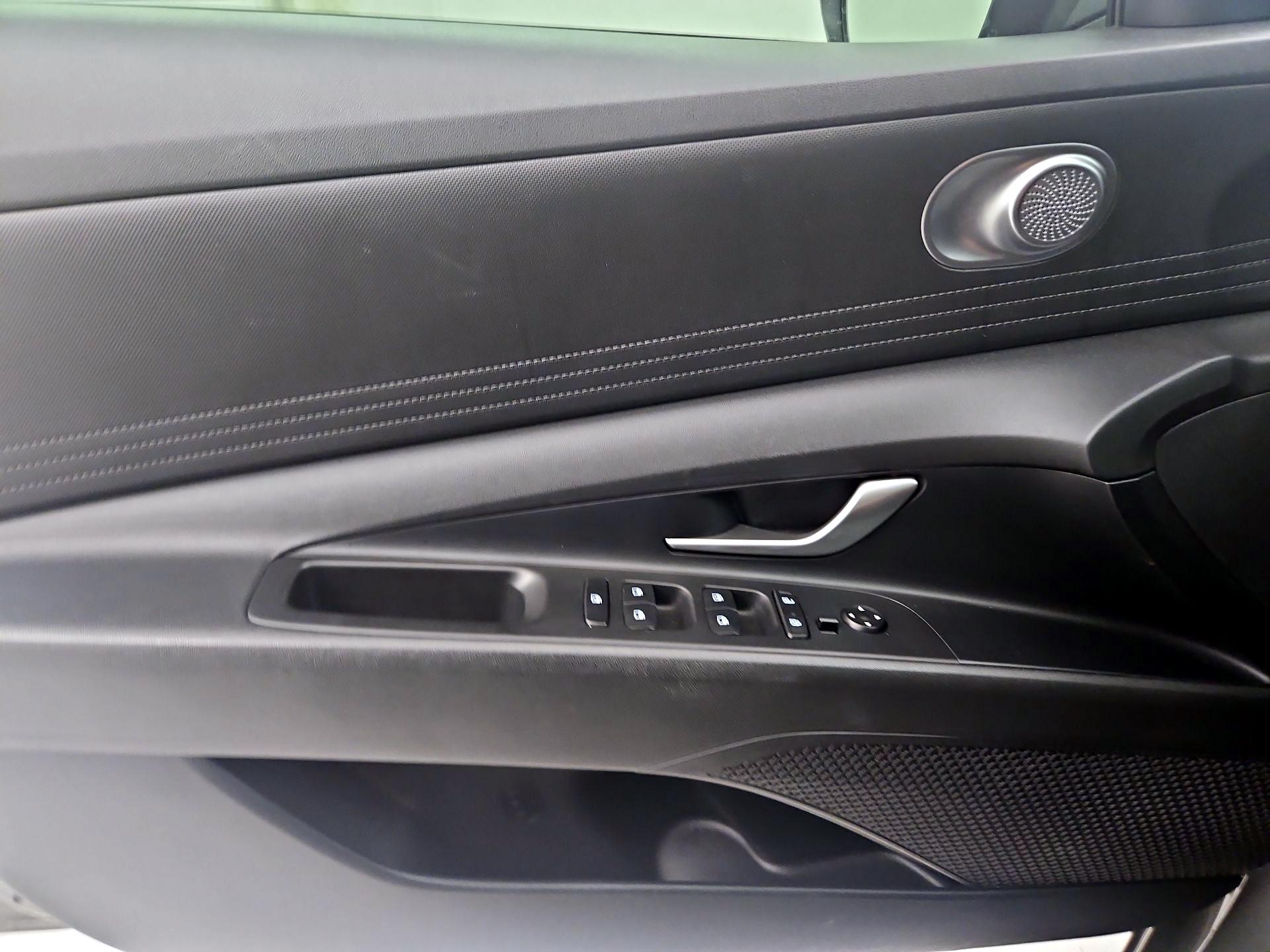 Thumbnail: 2022 Hyundai Elantra - 12