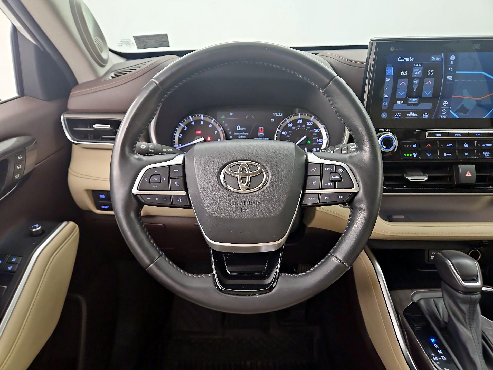 Thumbnail: 2022 Toyota Highlander - 10