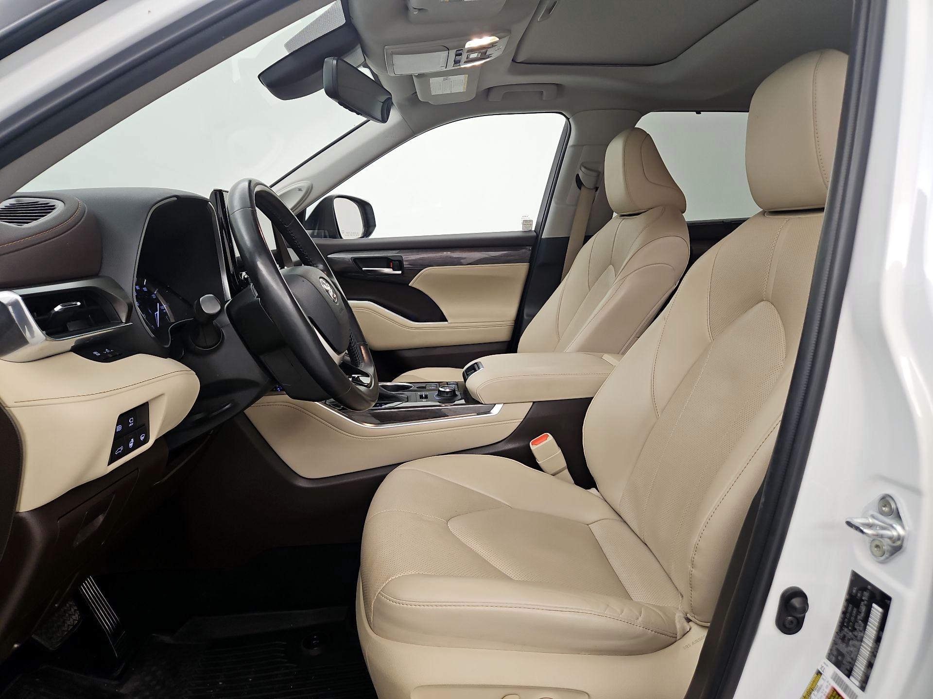 Thumbnail: 2022 Toyota Highlander - 11