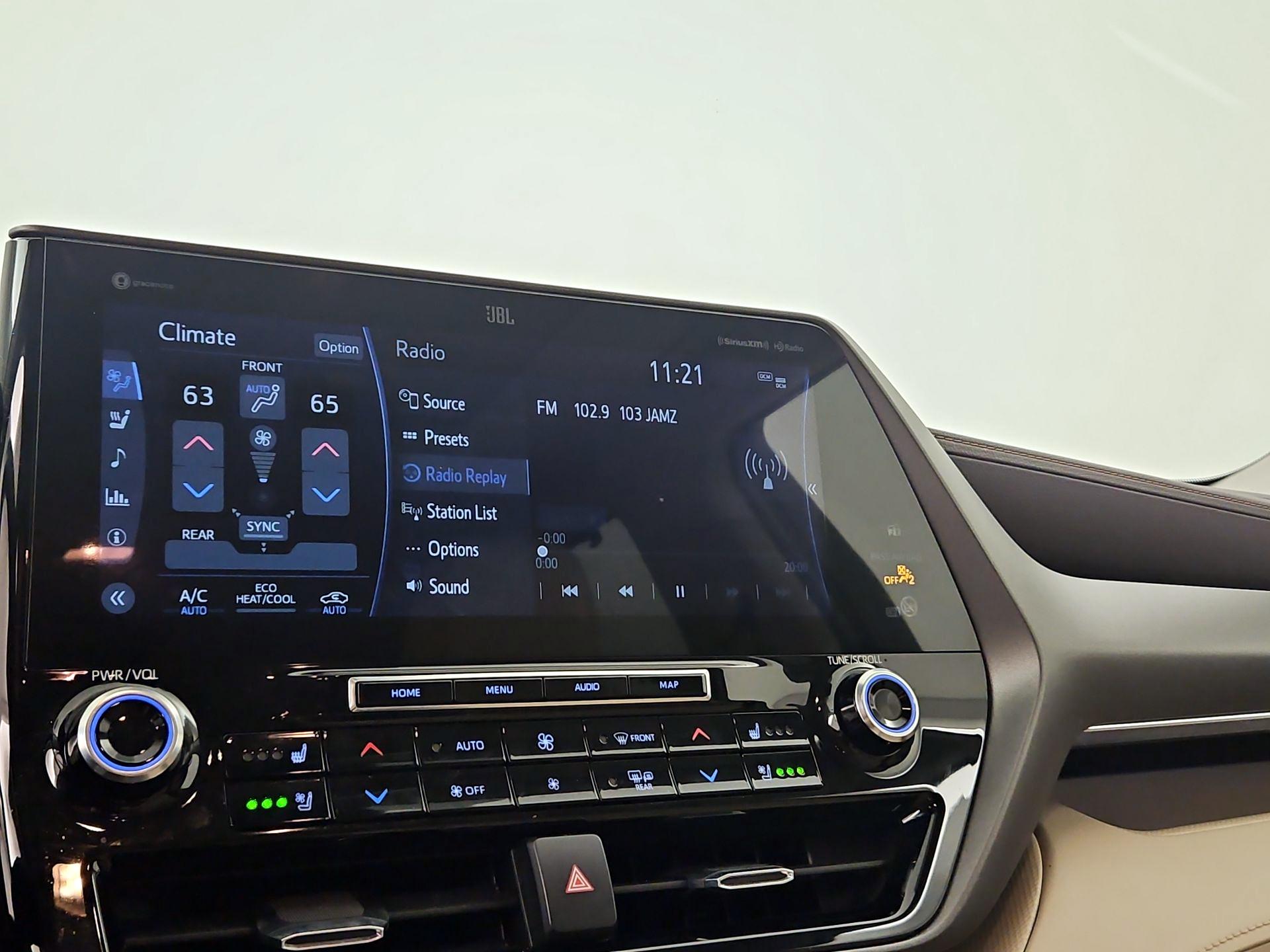 Thumbnail: 2022 Toyota Highlander - 16