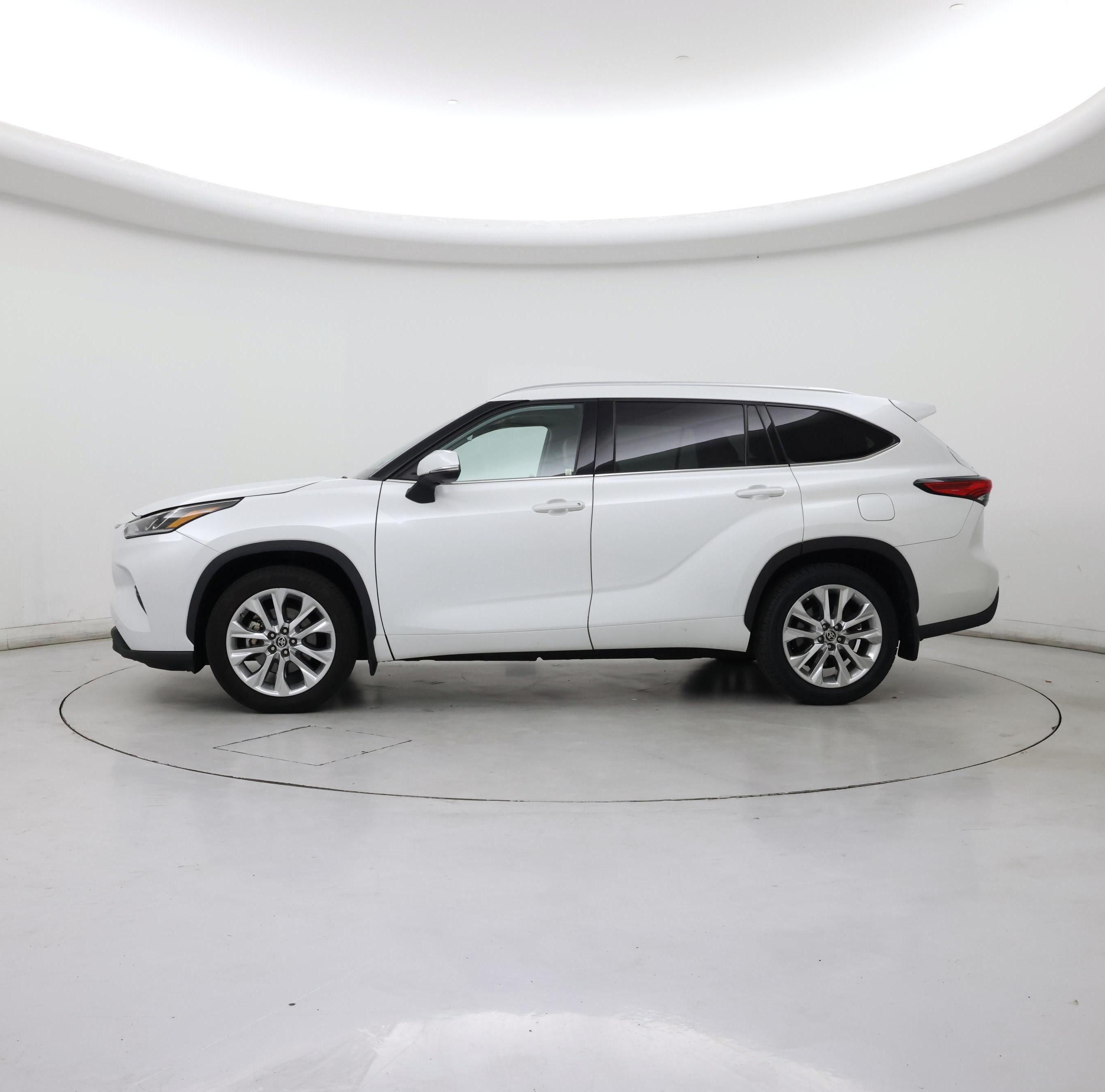 Thumbnail: 2022 Toyota Highlander - 3