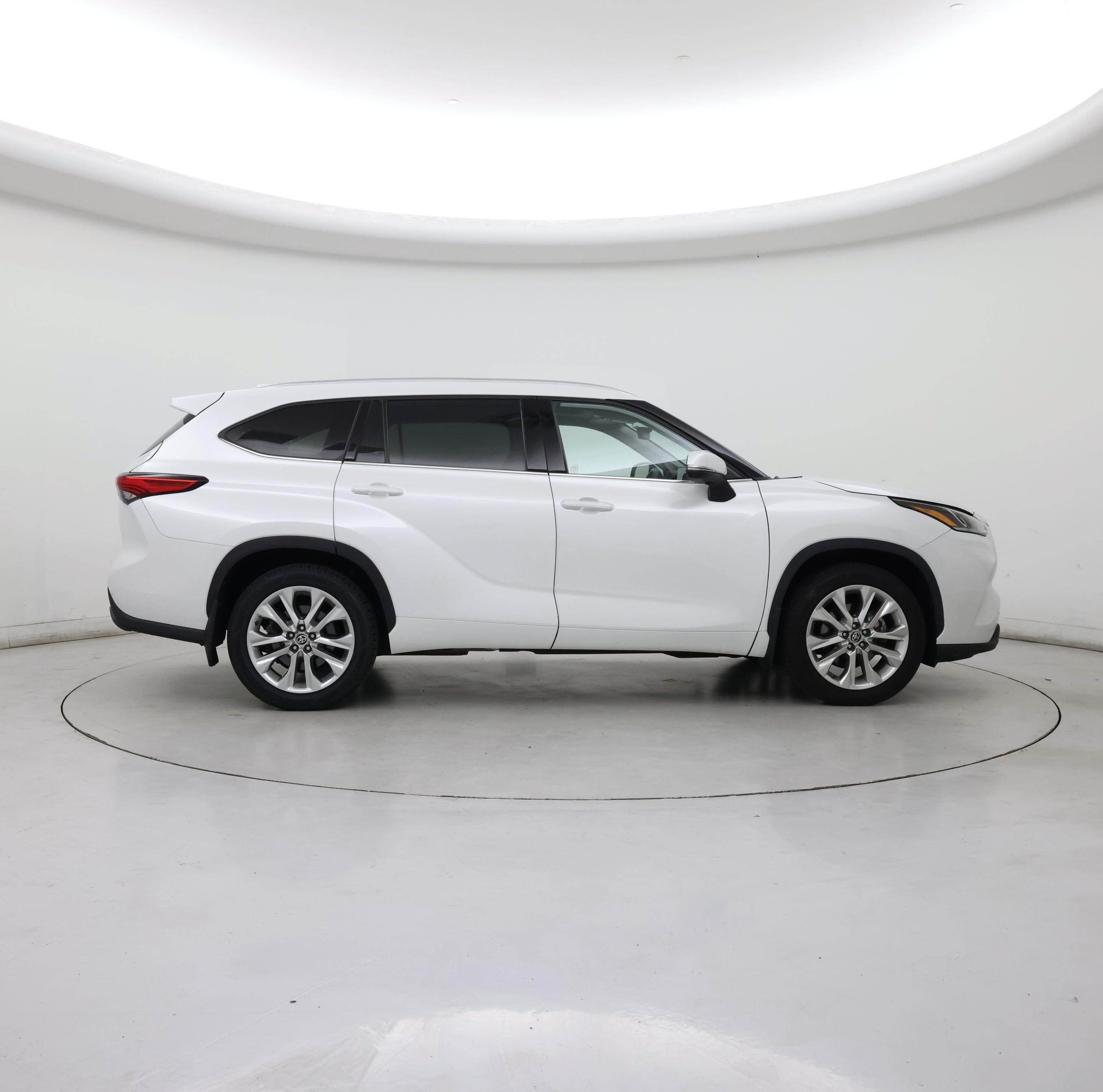 Thumbnail: 2022 Toyota Highlander - 7