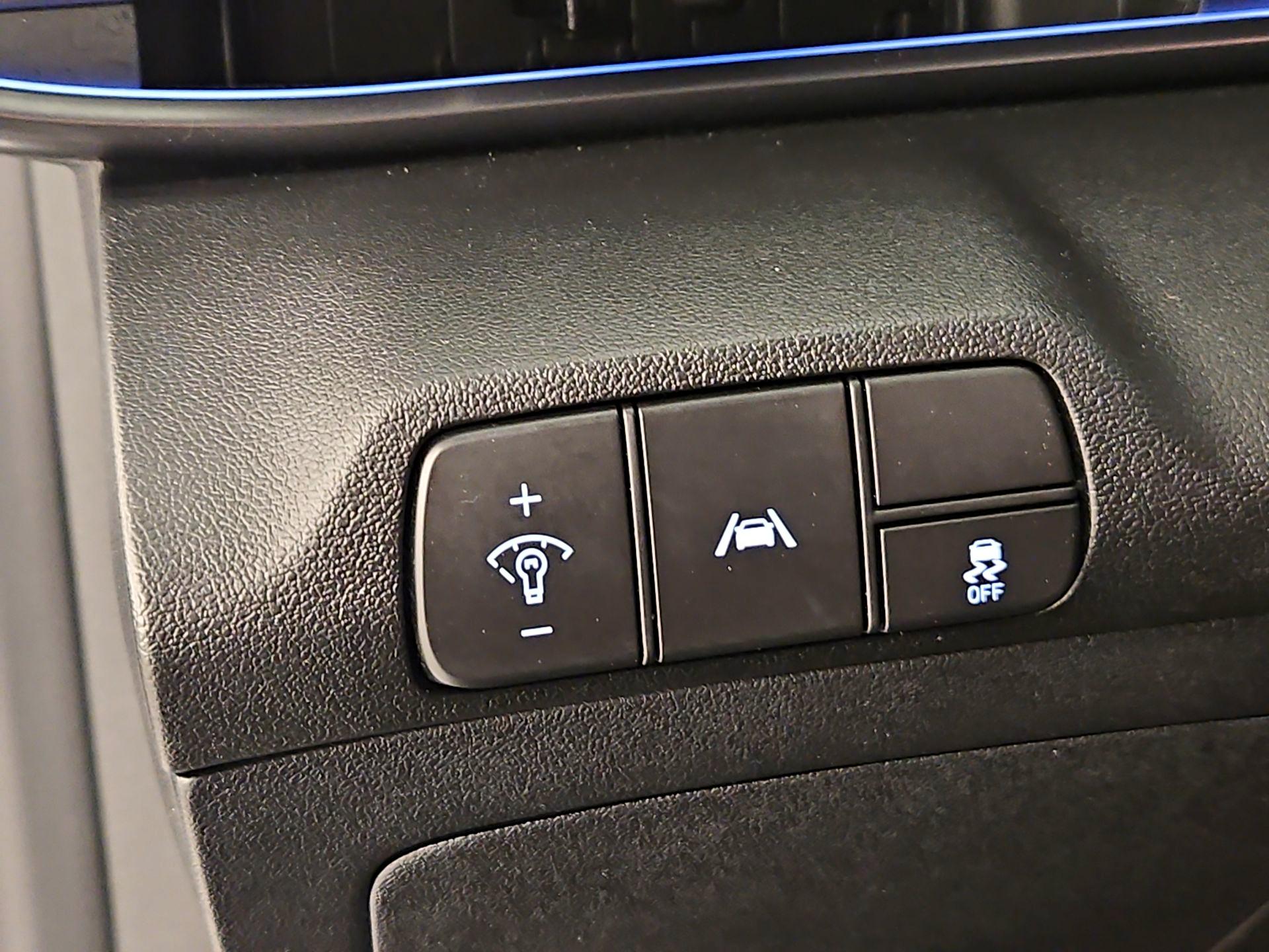 Thumbnail: 2023 Hyundai Elantra - 13