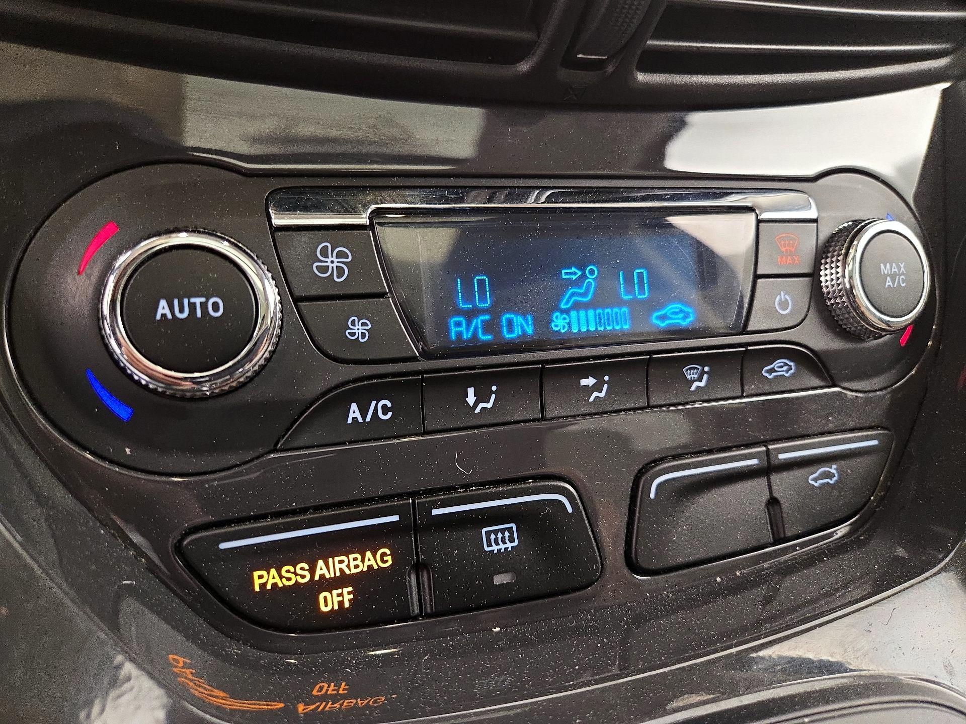 Thumbnail: 2015 Ford Escape - 17